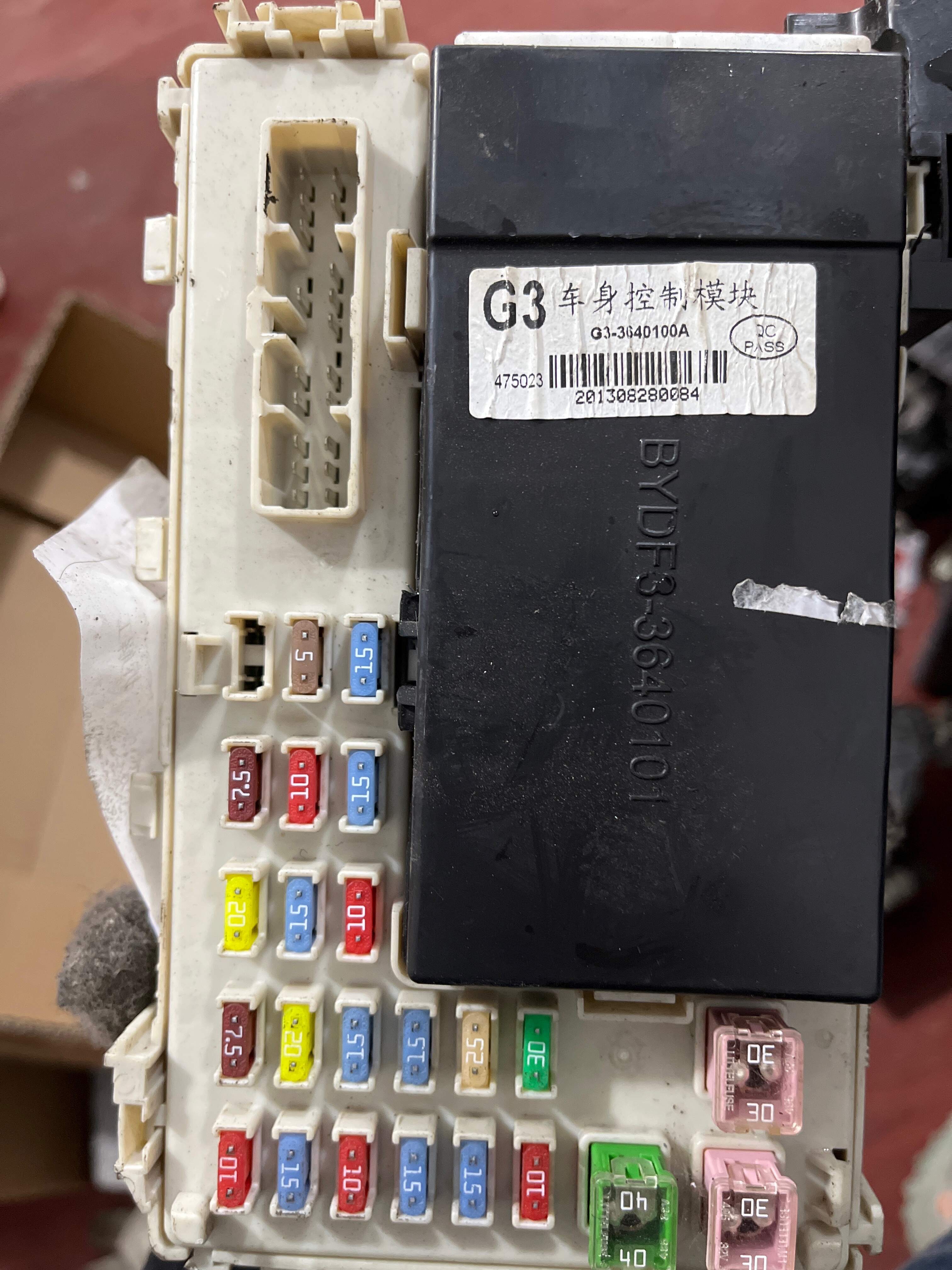 G33640100A Fuse Box