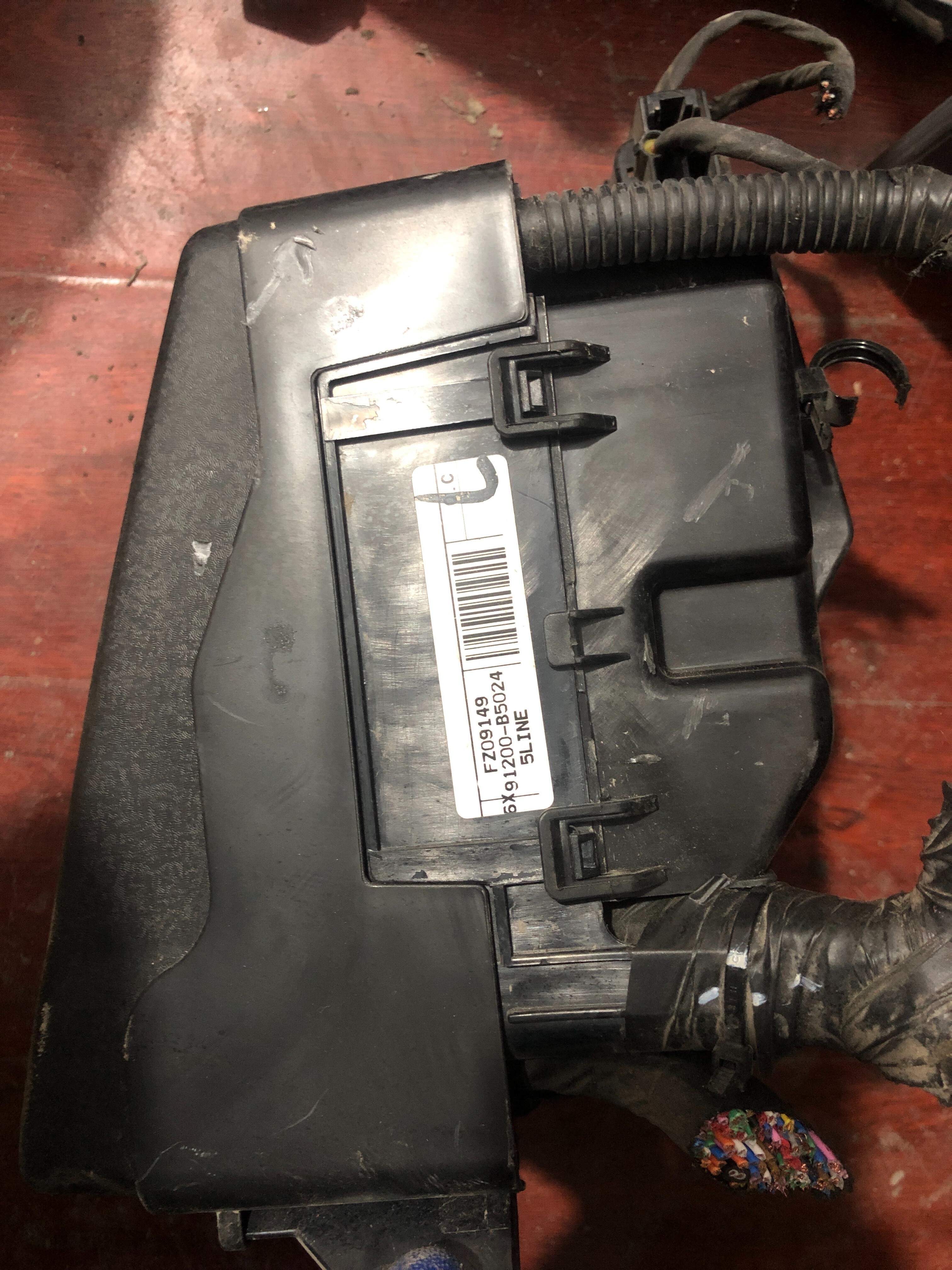 FZ09149 Fuse Box