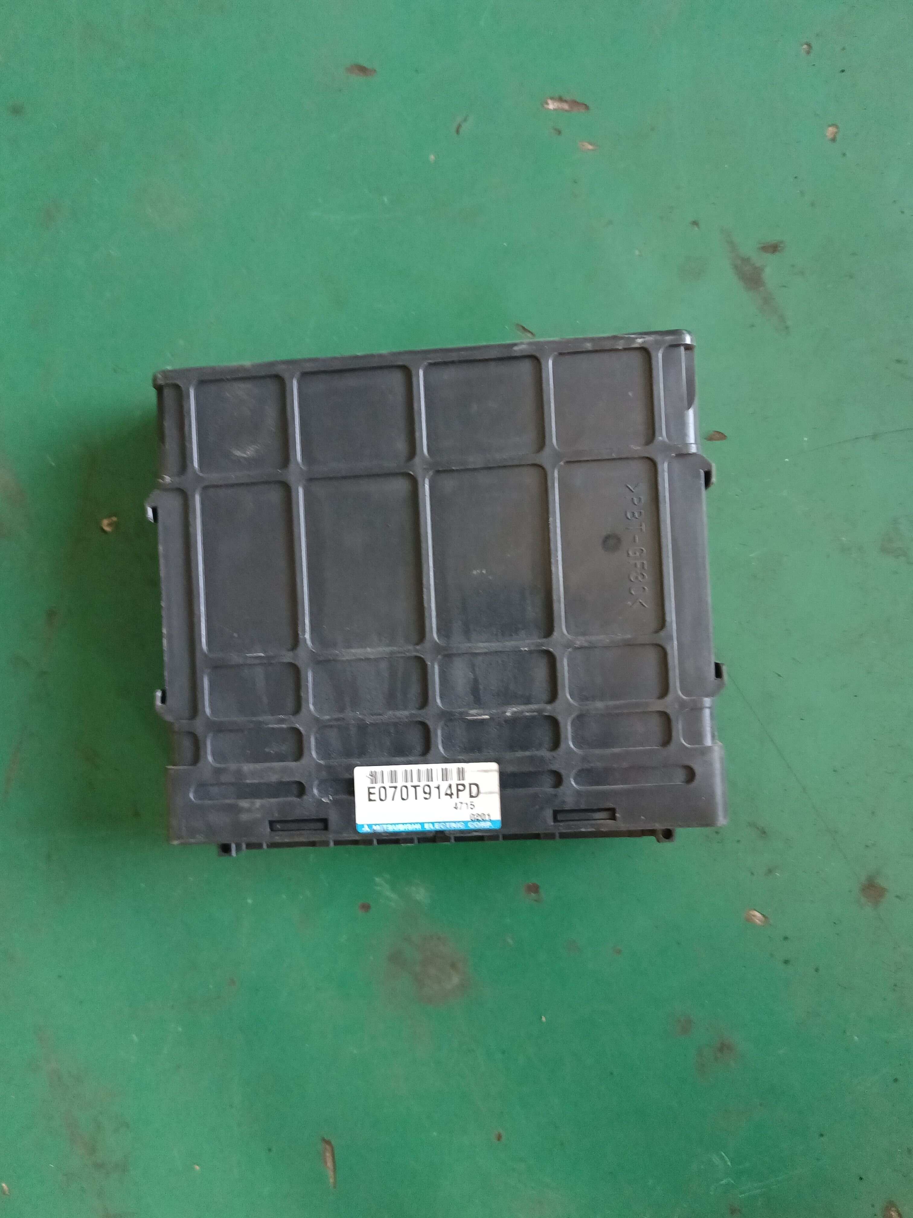 MN130025 发动机电脑