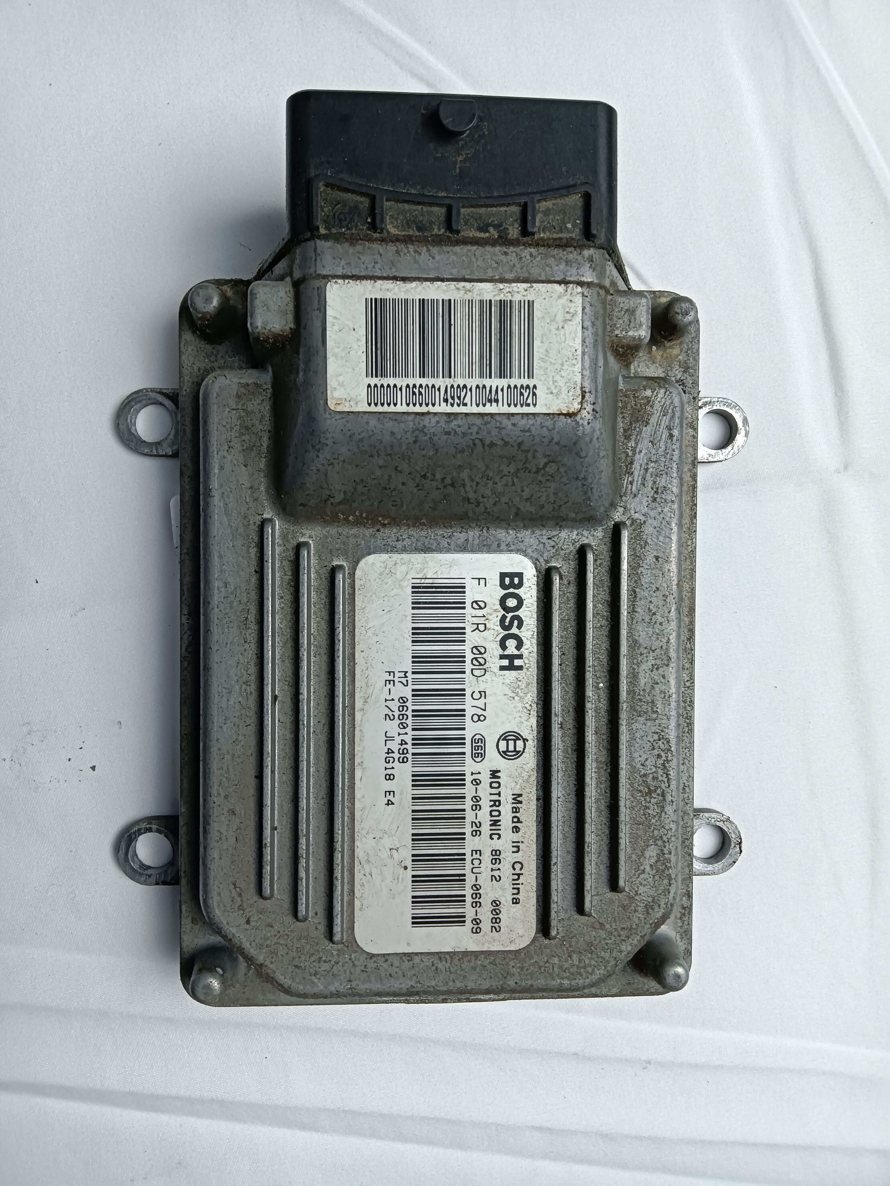 F01R00D578 发动机电脑