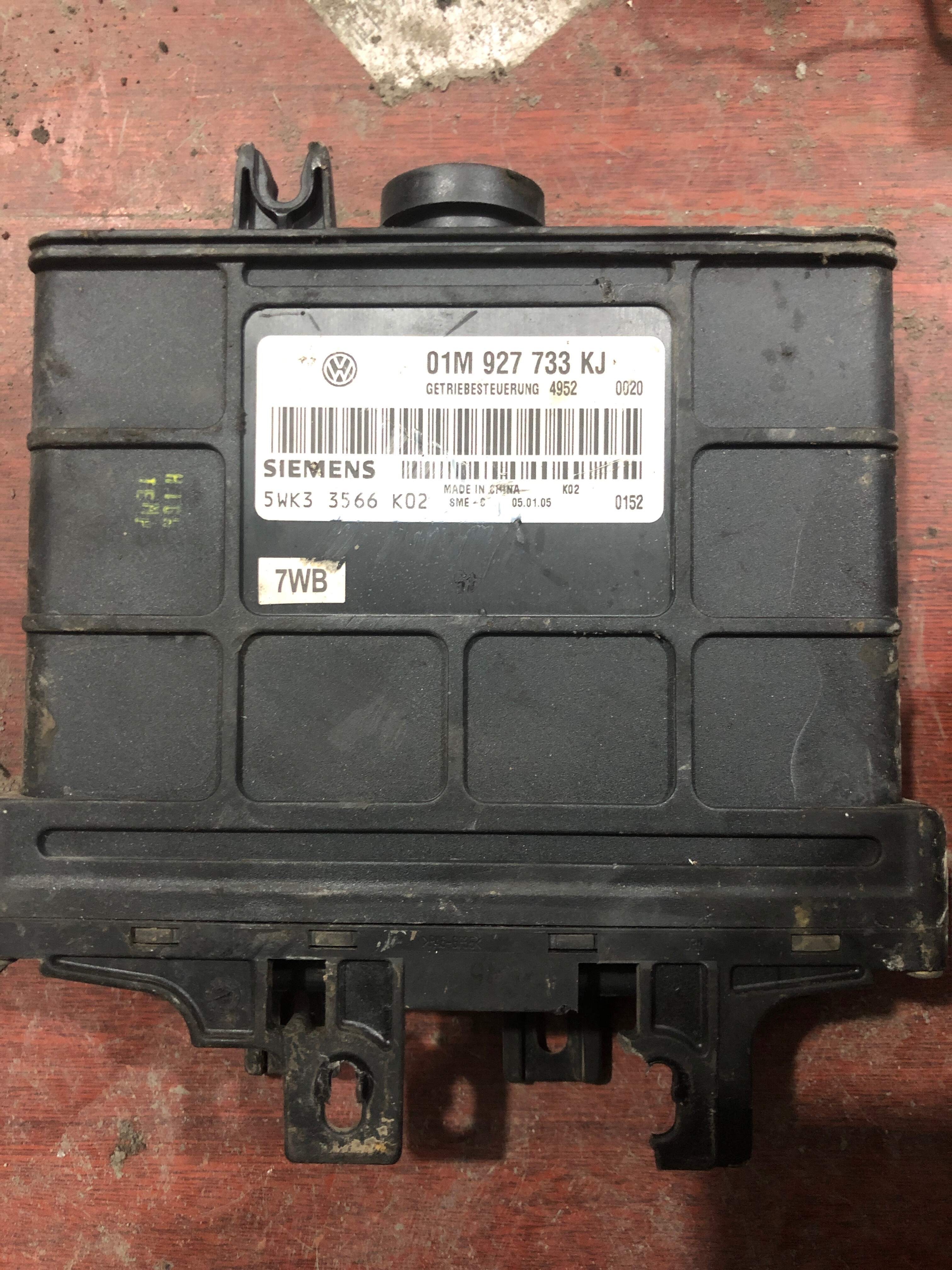 01M927733KJ 发动机电脑