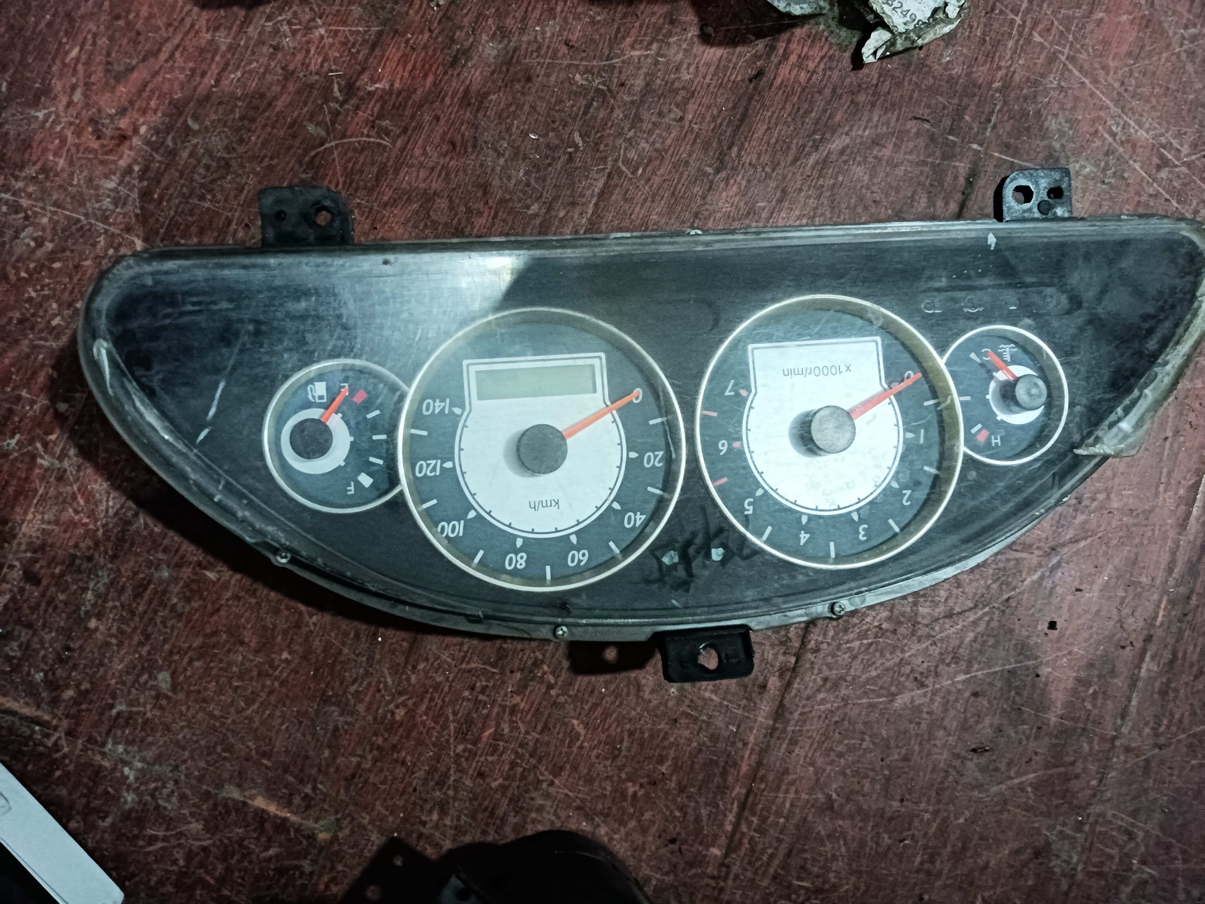 3820010D2E2 组合仪表总成