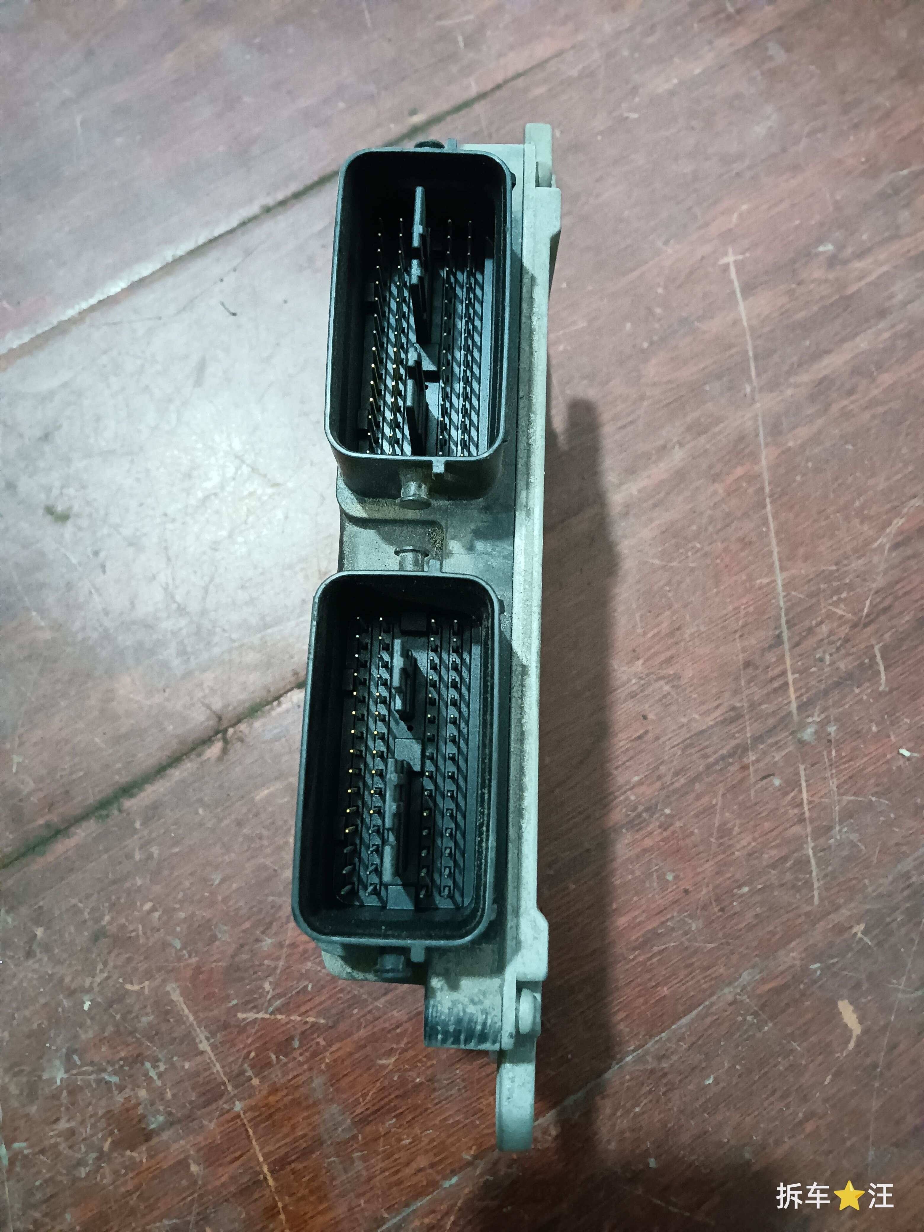 LFP118881B 发动机电脑