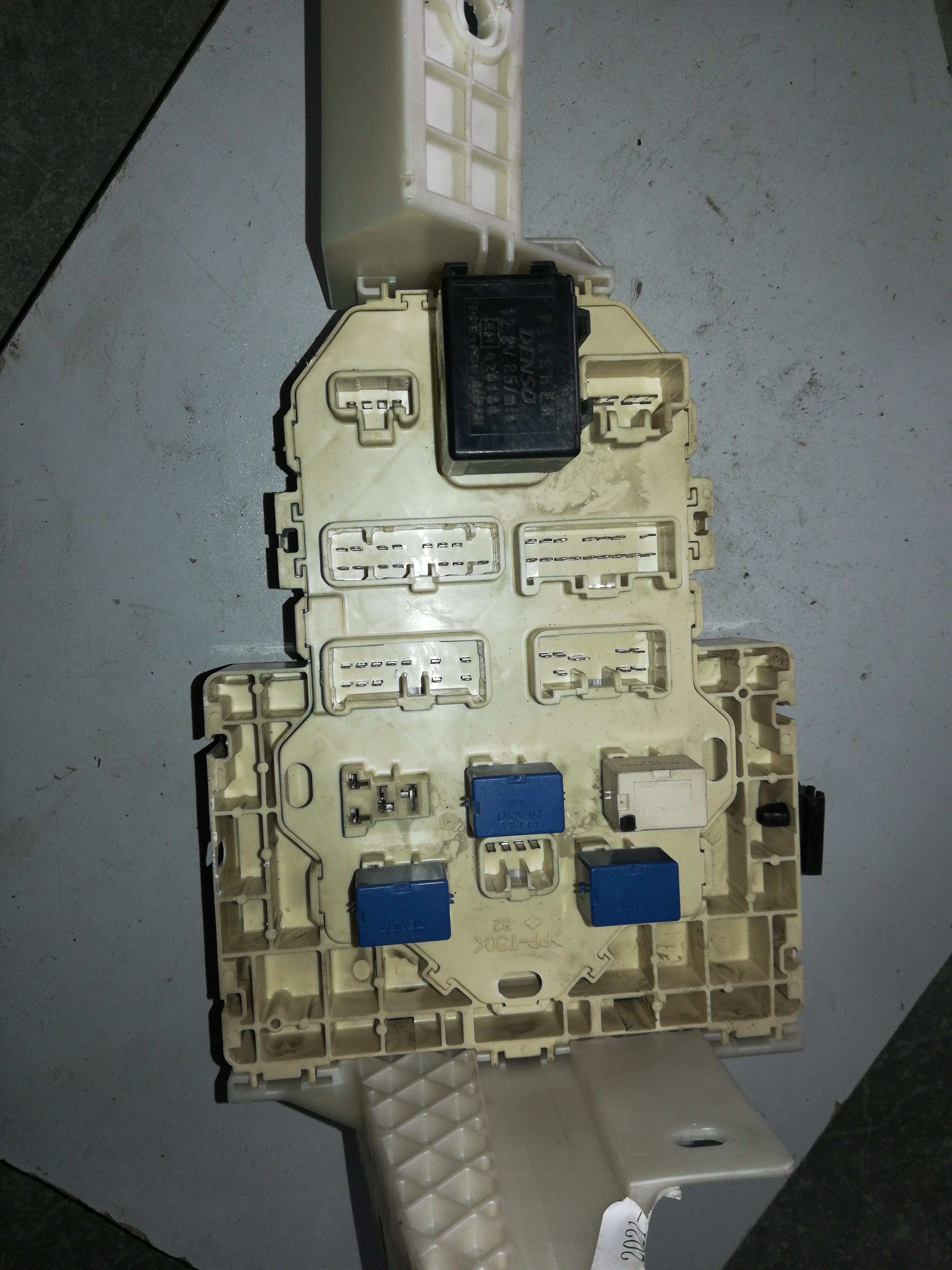 3677056K80 Fuse Box