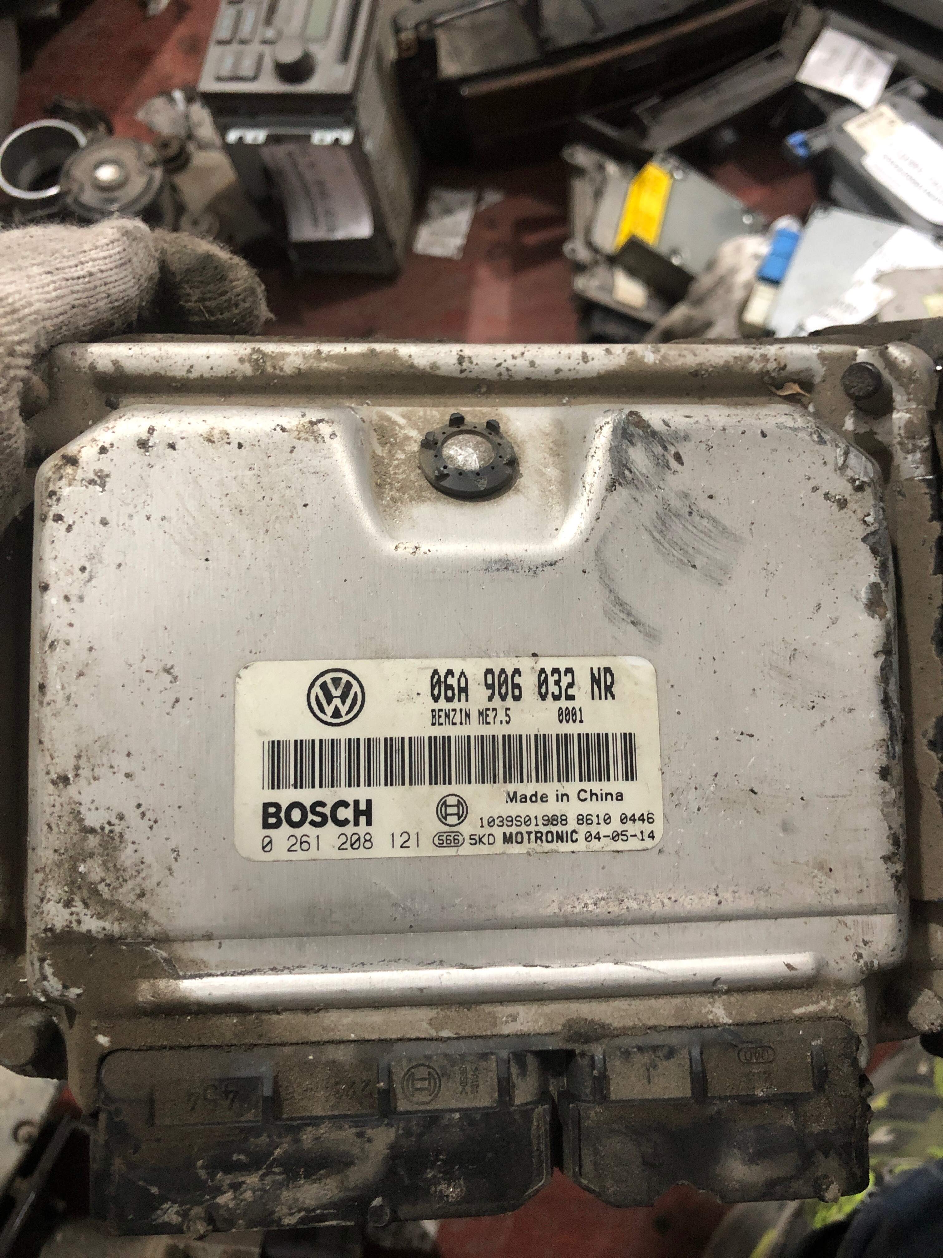 06A906032NR 发动机电脑