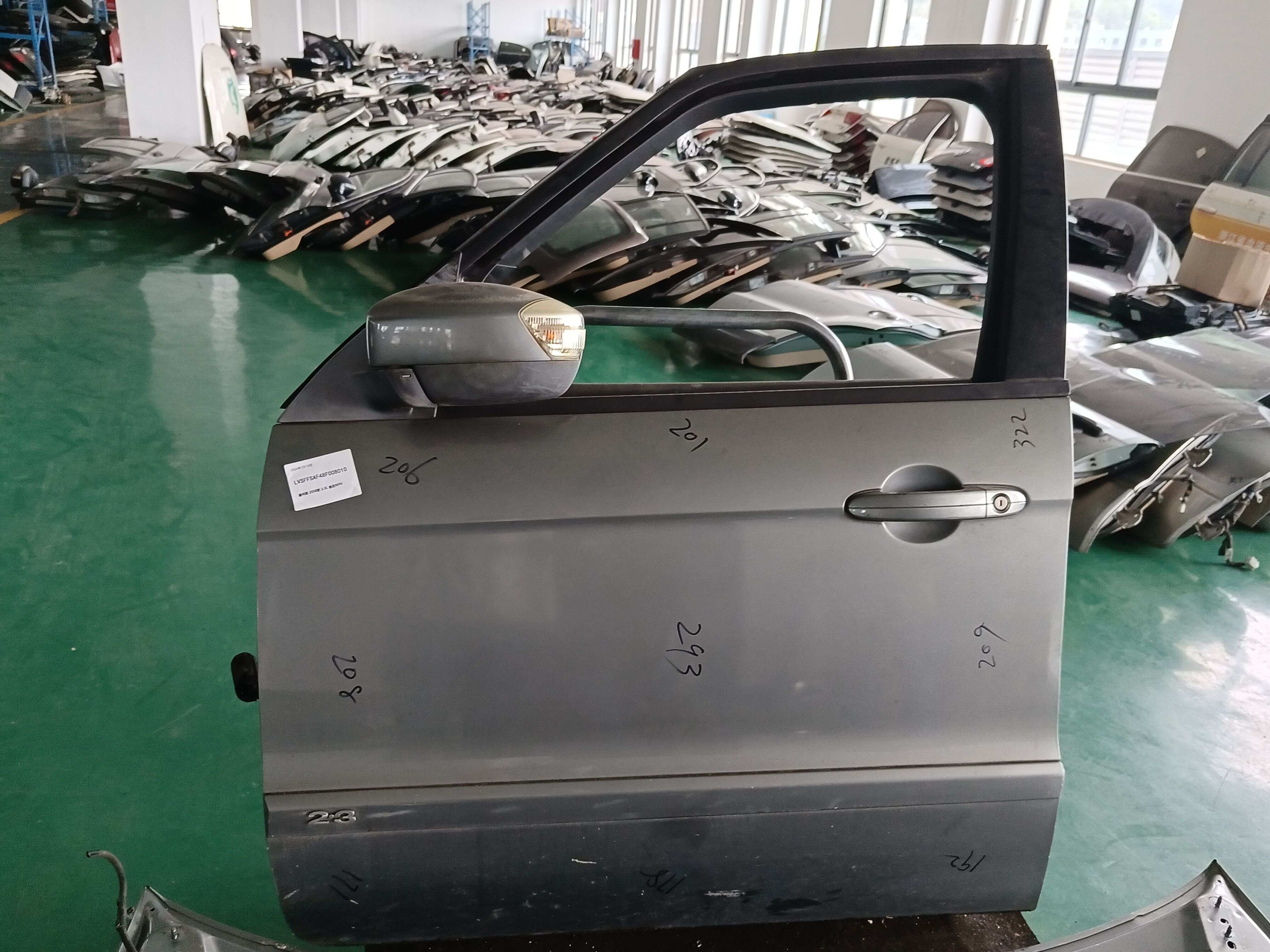 P7M21R20125AA 前门壳（左）
