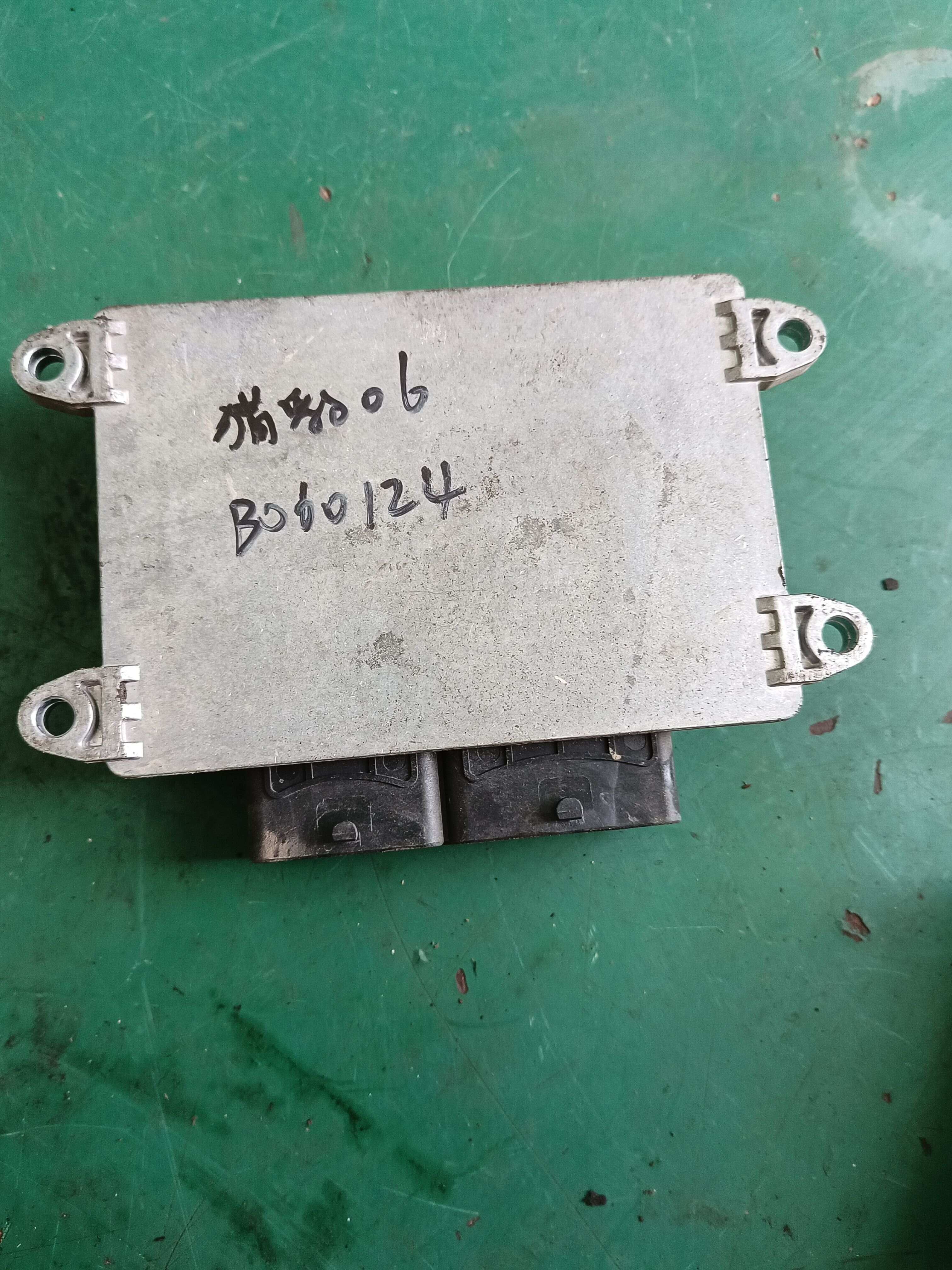 SMW253584 发动机电脑