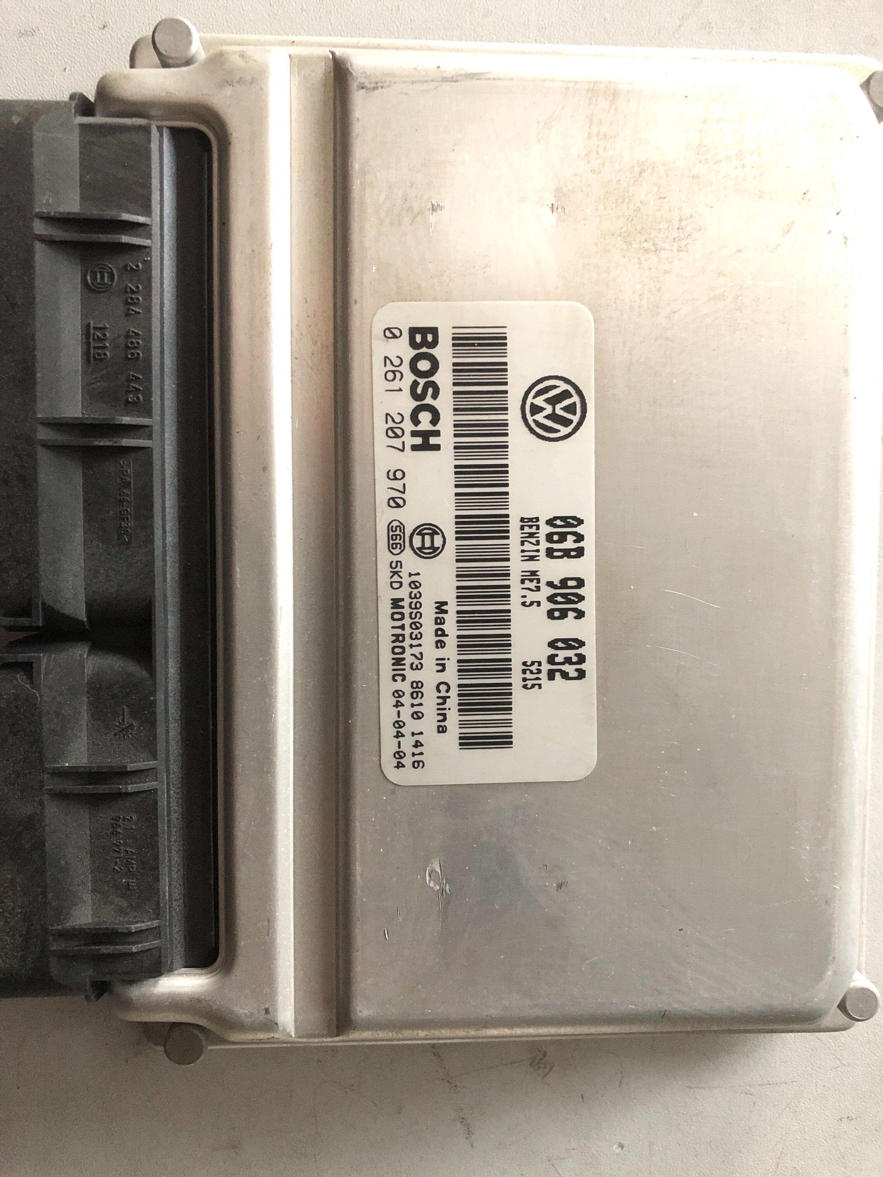 06B906032 发动机电脑