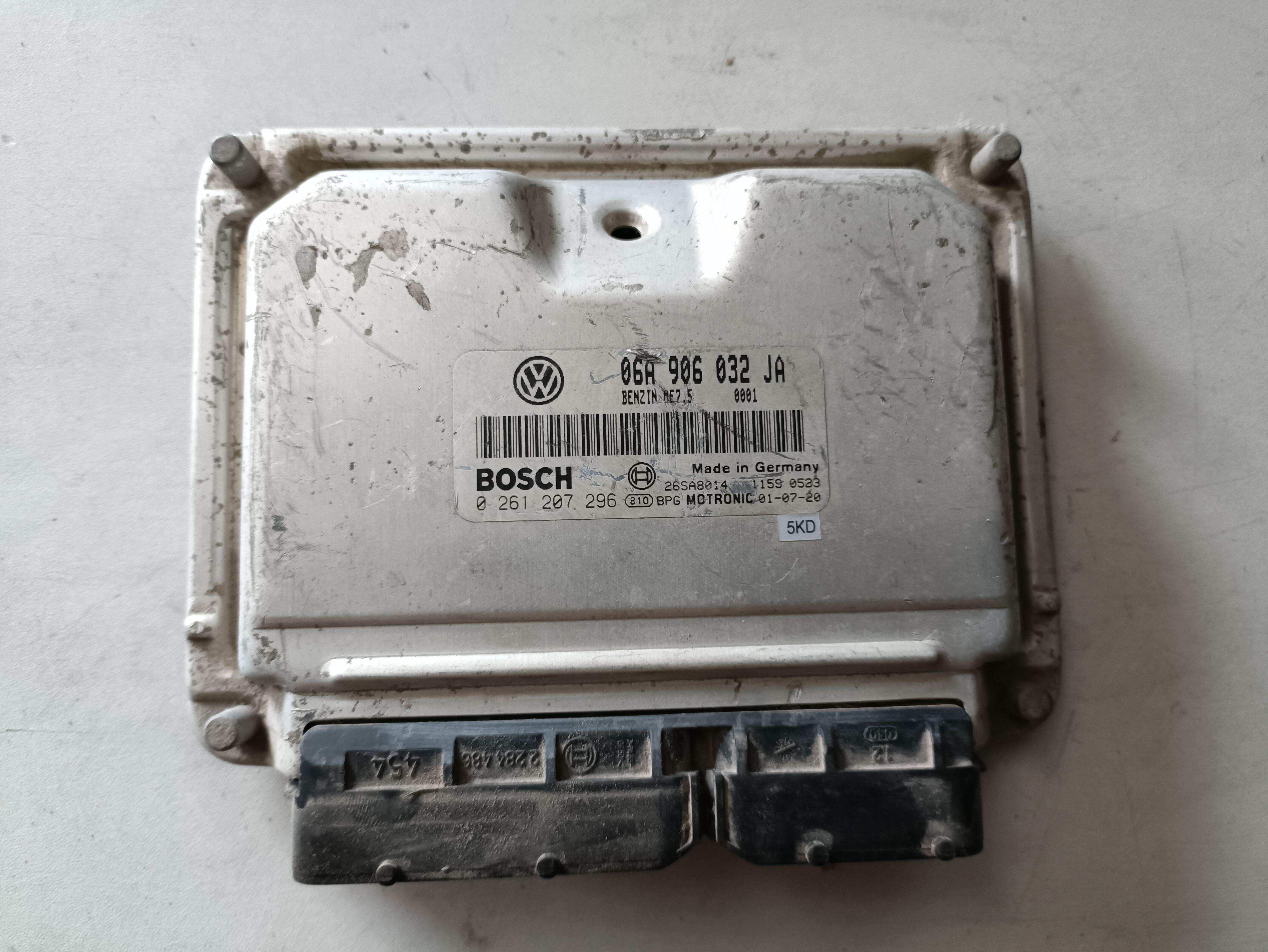 06A906032JA 发动机电脑