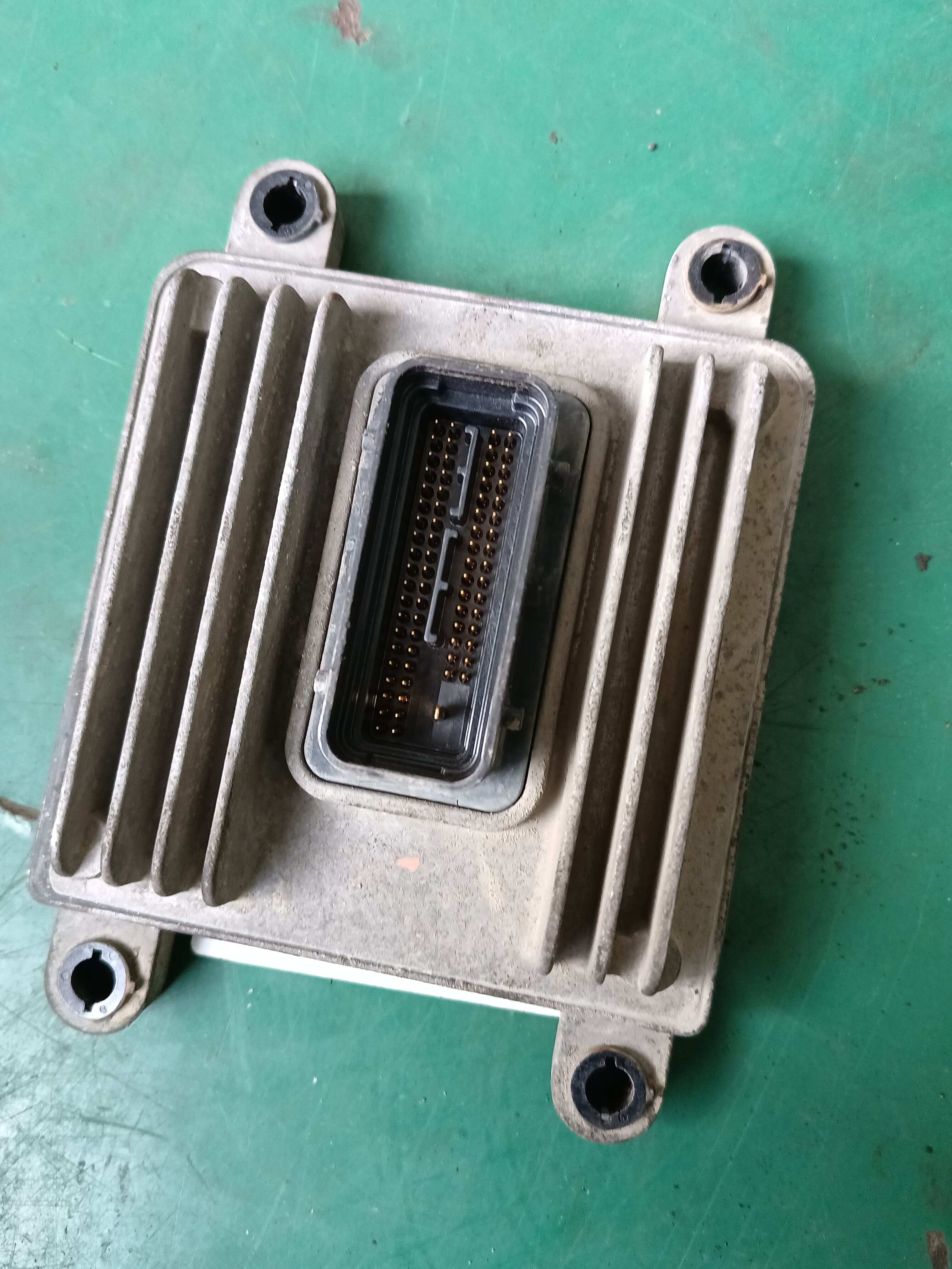 28074240 Engine Control Unit (ECU)