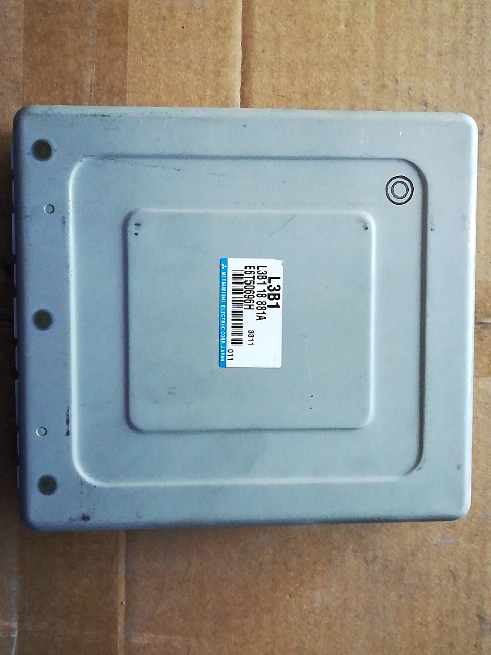 L3B118881A 发动机电脑