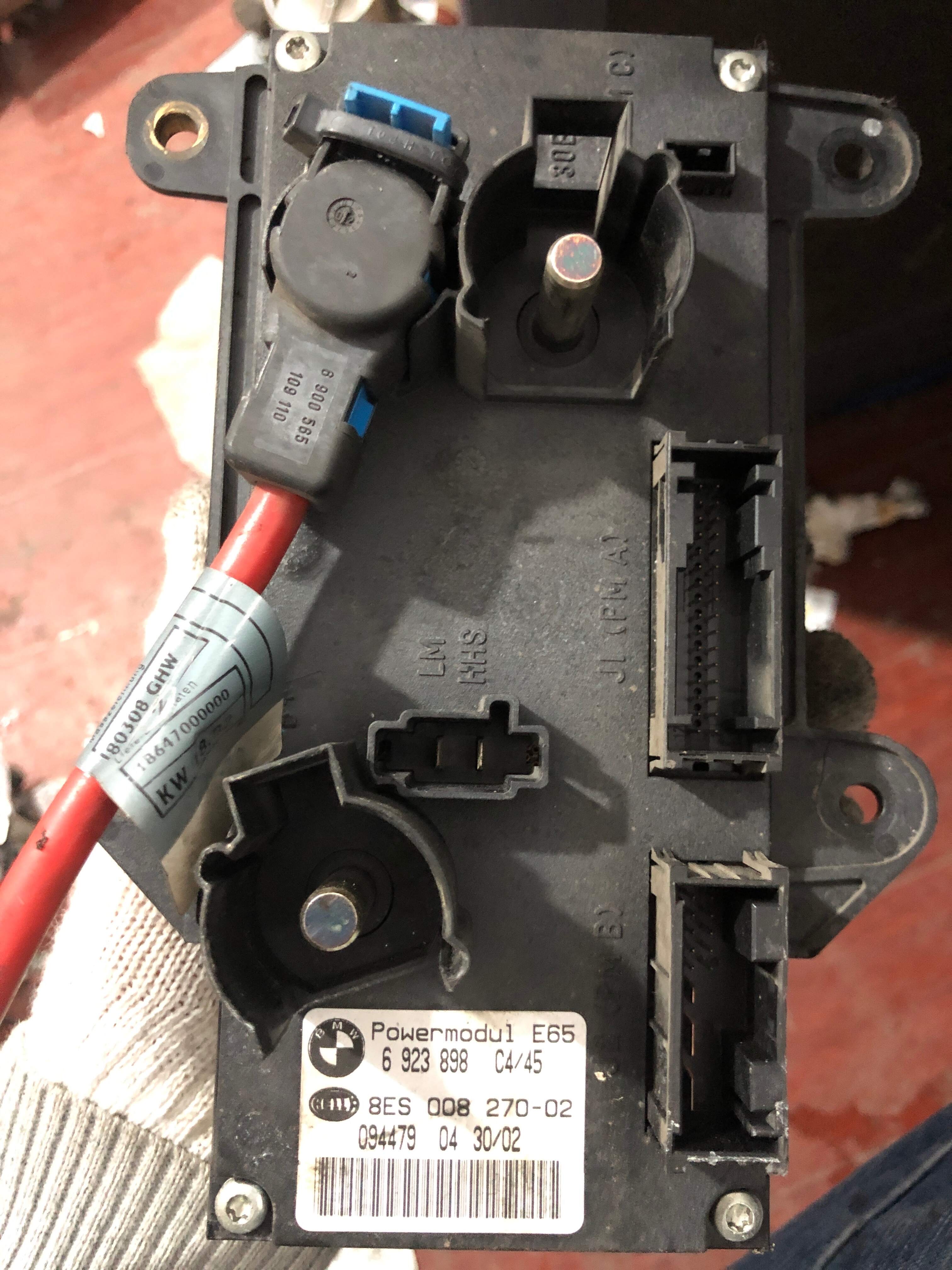 6923898 Fuse Box