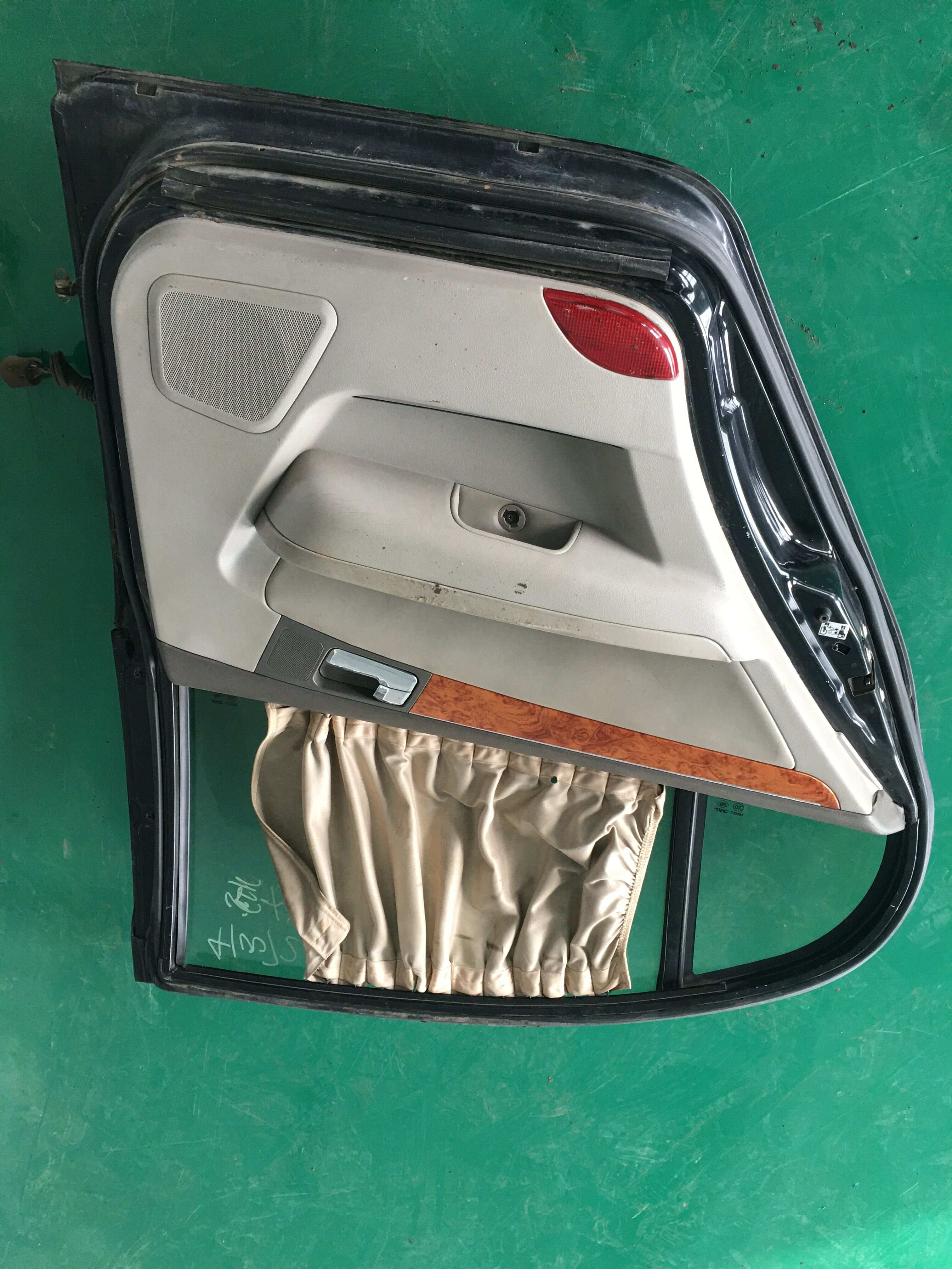 6200100U7150E 后门壳（左）