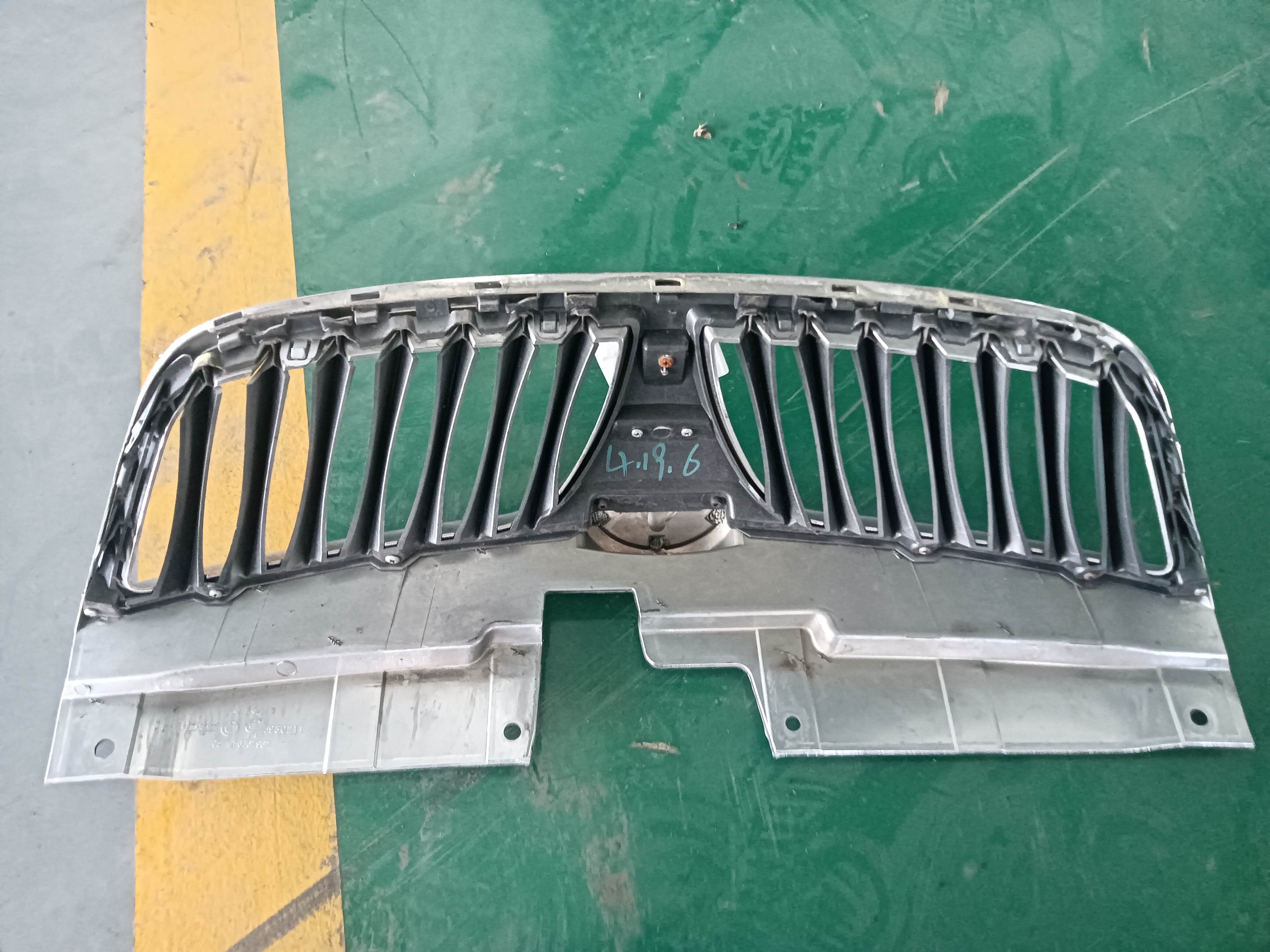 3930003 Front Grille