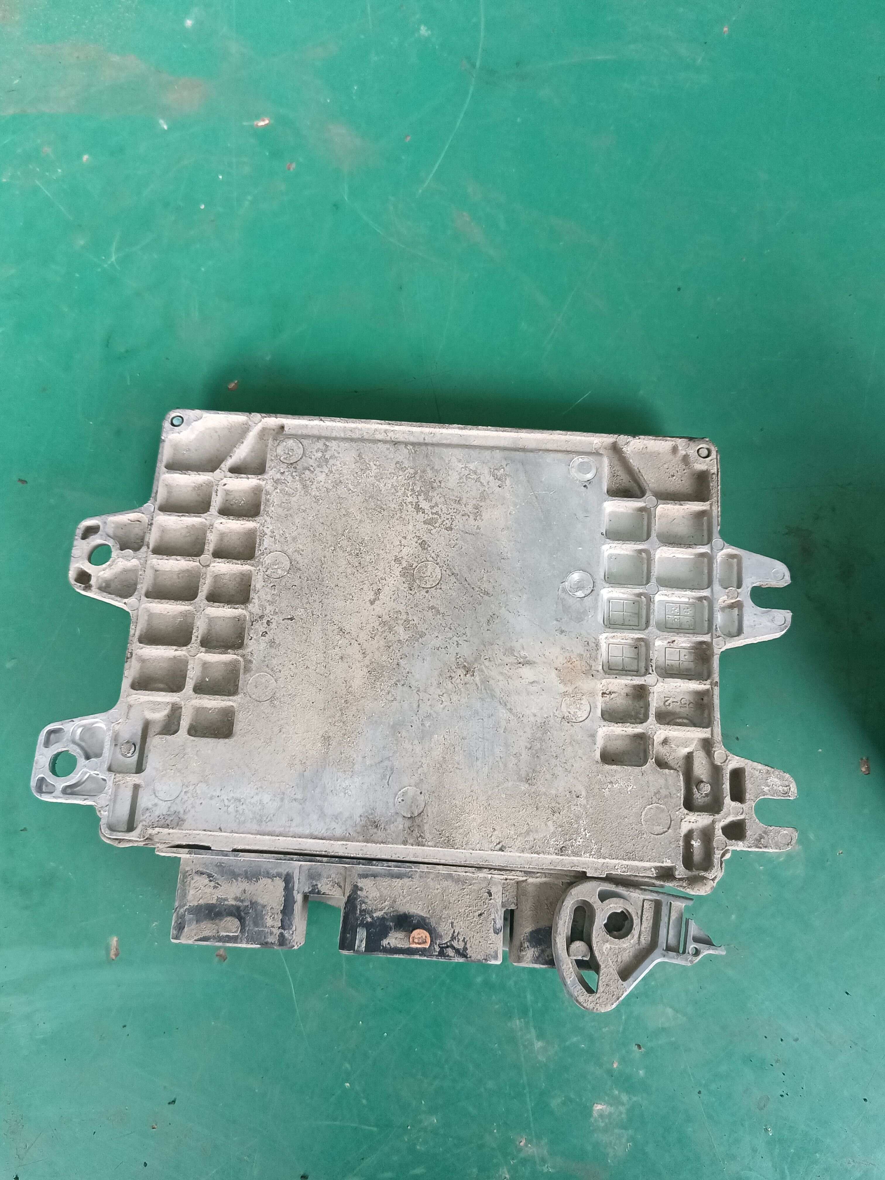 MEC91100G17Y06 发动机电脑