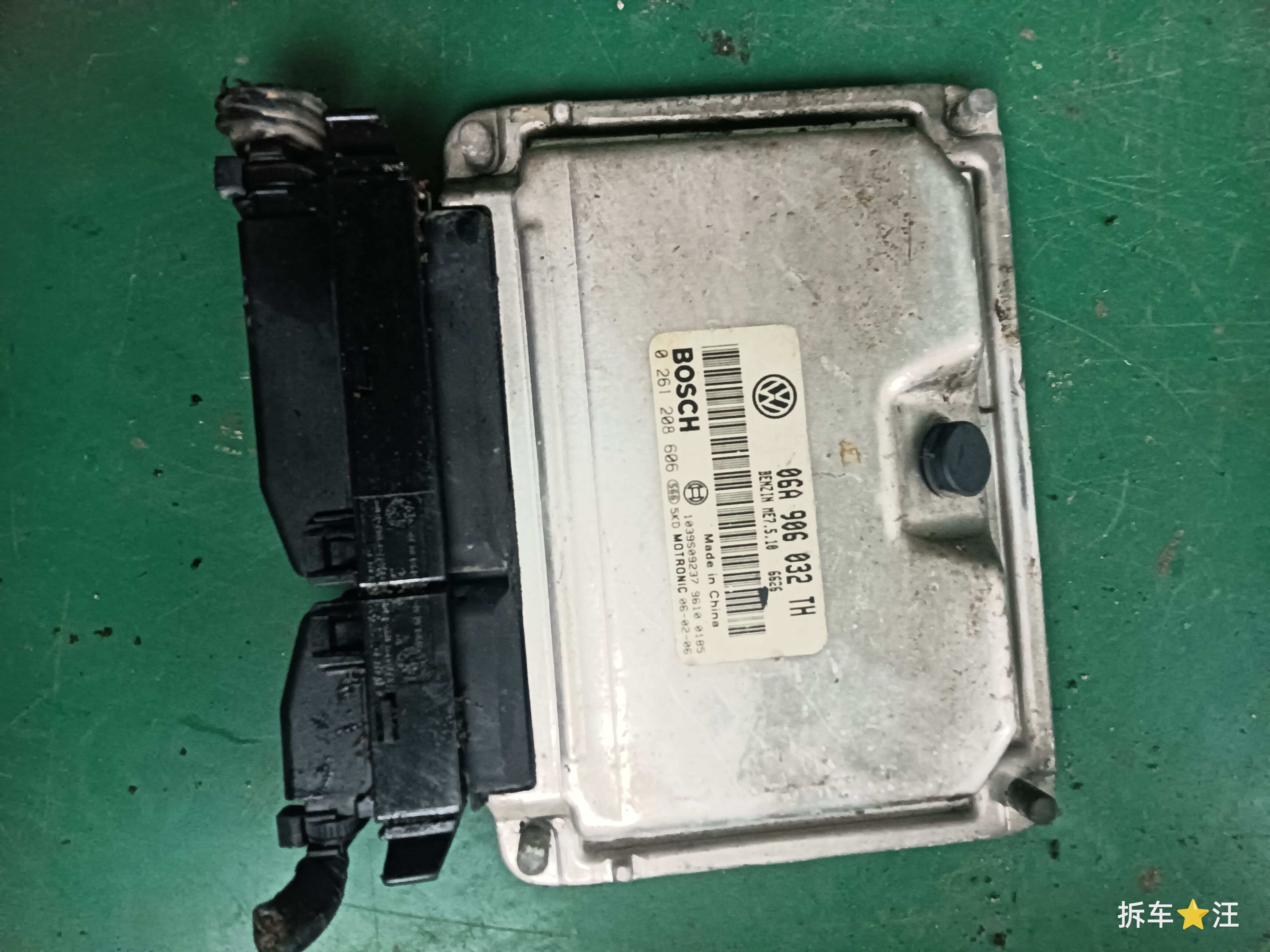 06A906032TH Engine Control Unit (ECU)