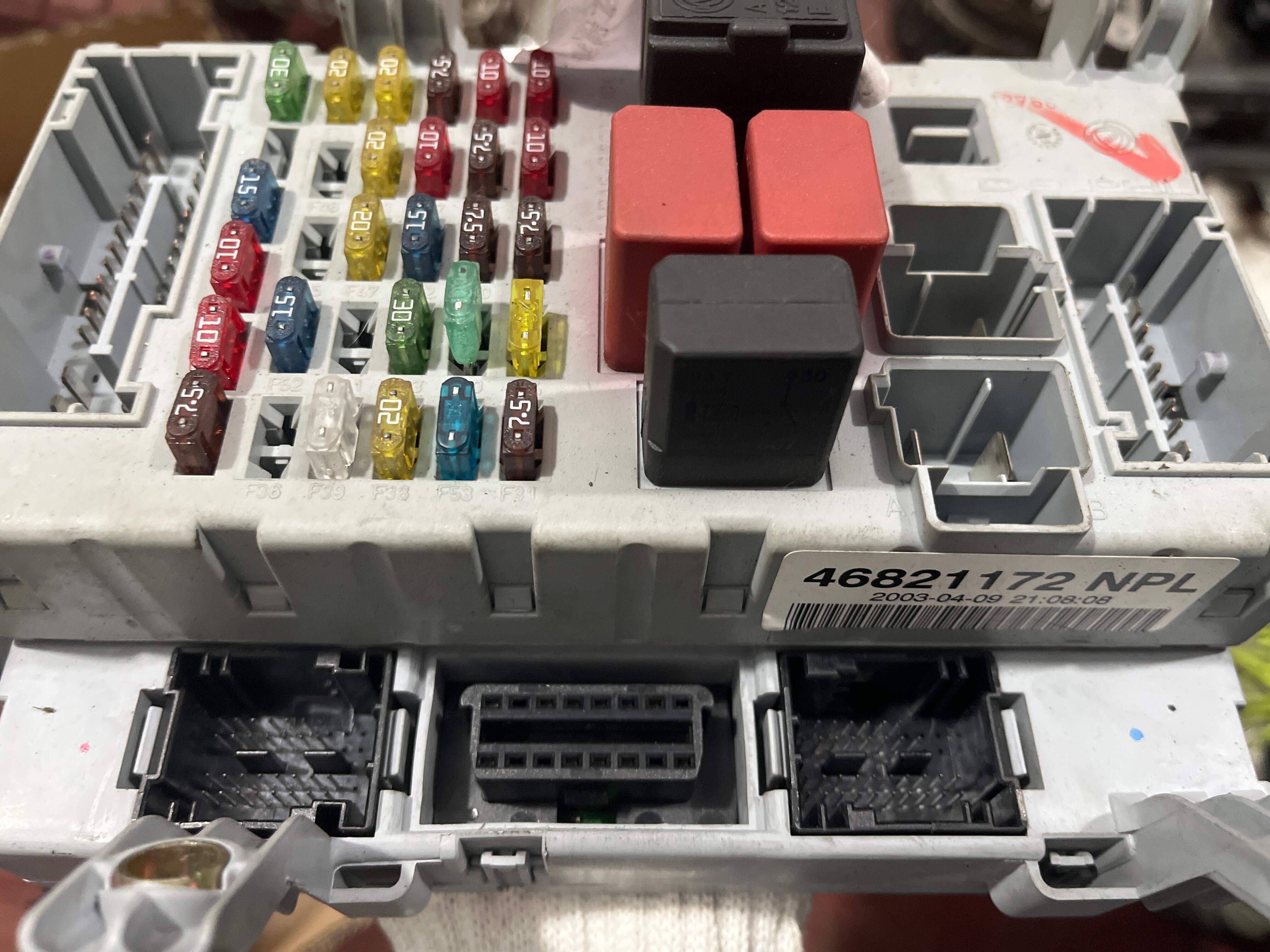 46821172NPL Fuse Box