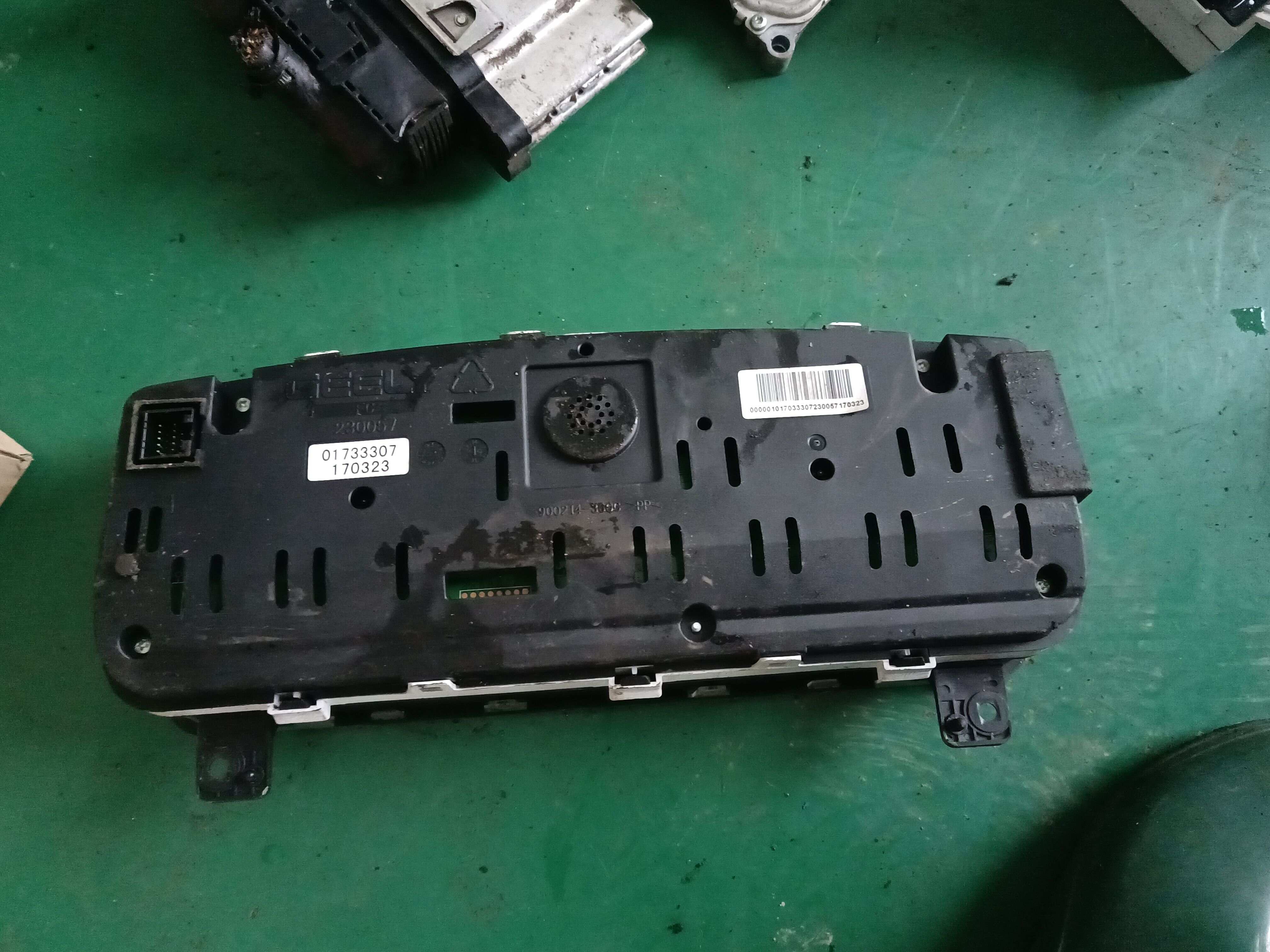01733307 Instrument Cluster Assembly