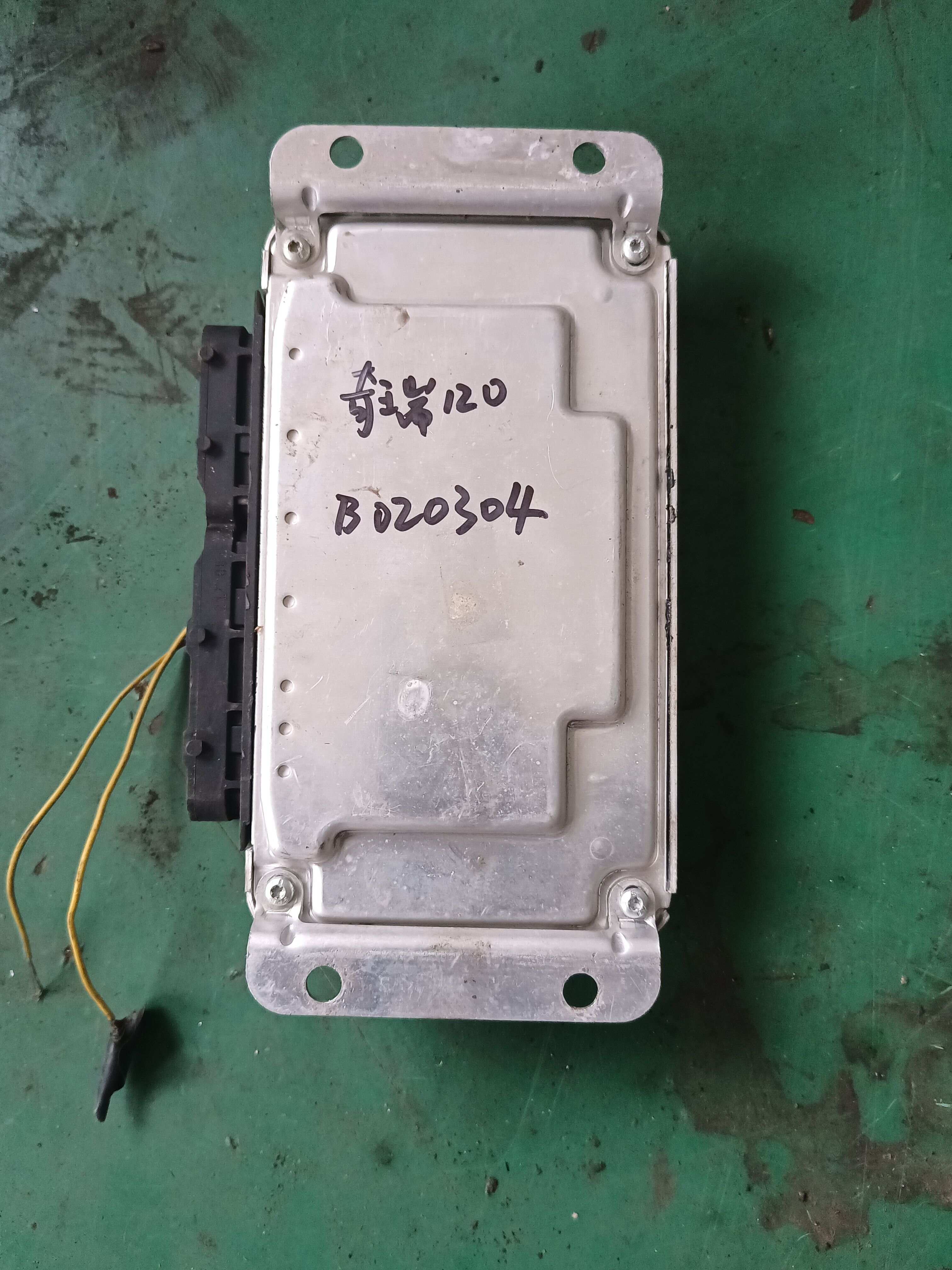 0261B07214 Engine Control Unit (ECU)