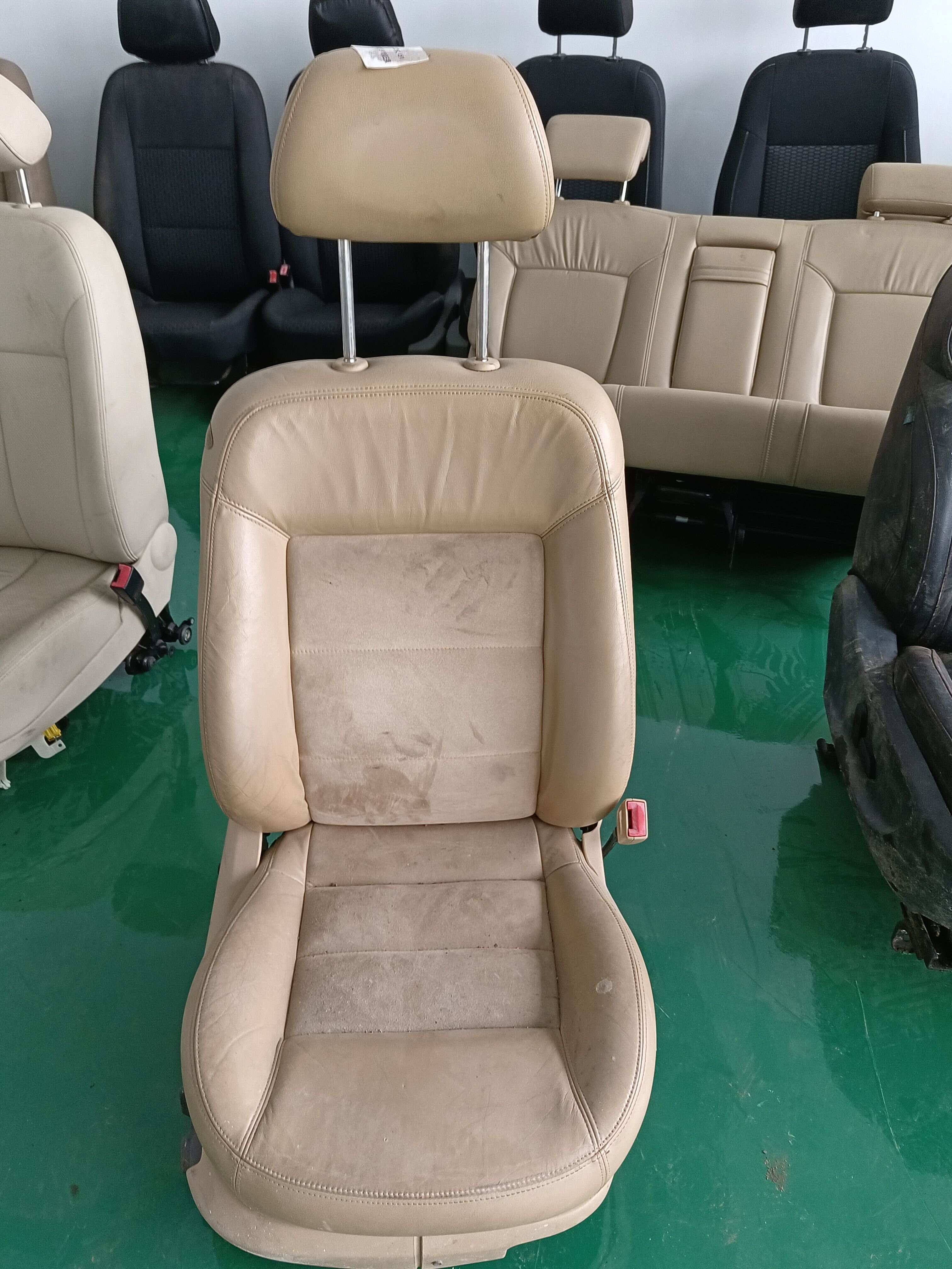 3B0881106AS 副驾驶员座椅总成