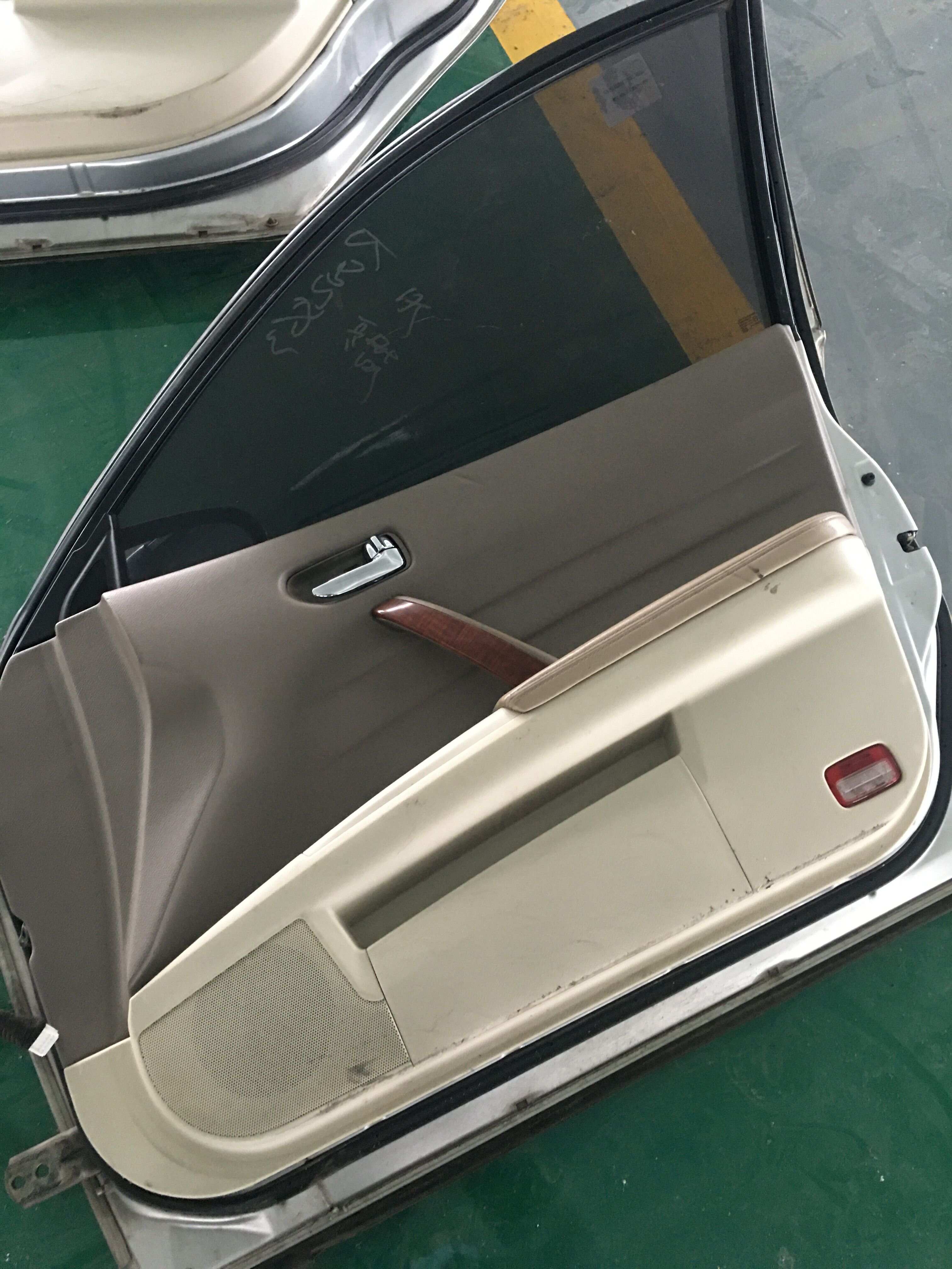 801009W130 前门壳（右）