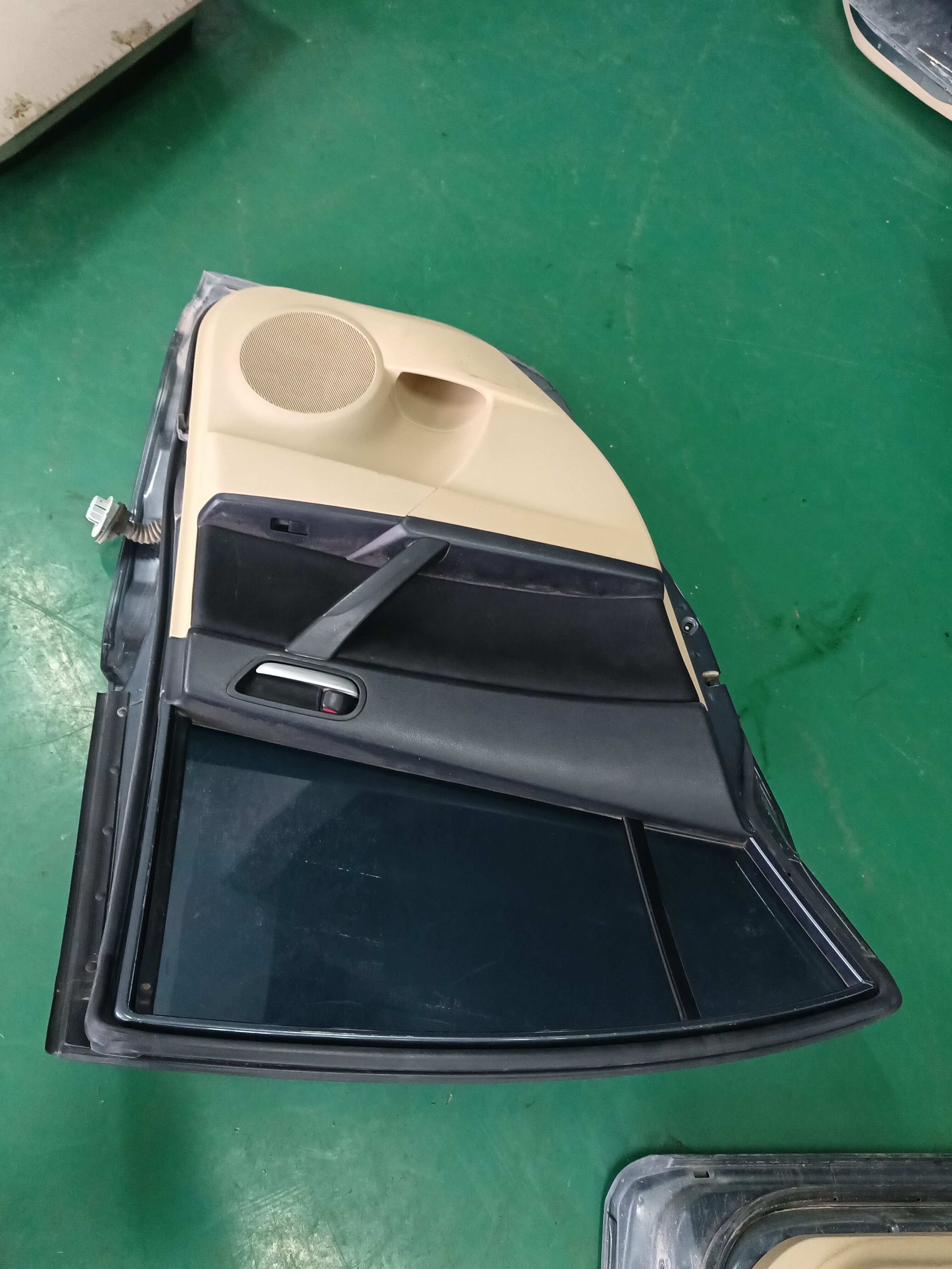BFY47302X Rear Door Shell, Left