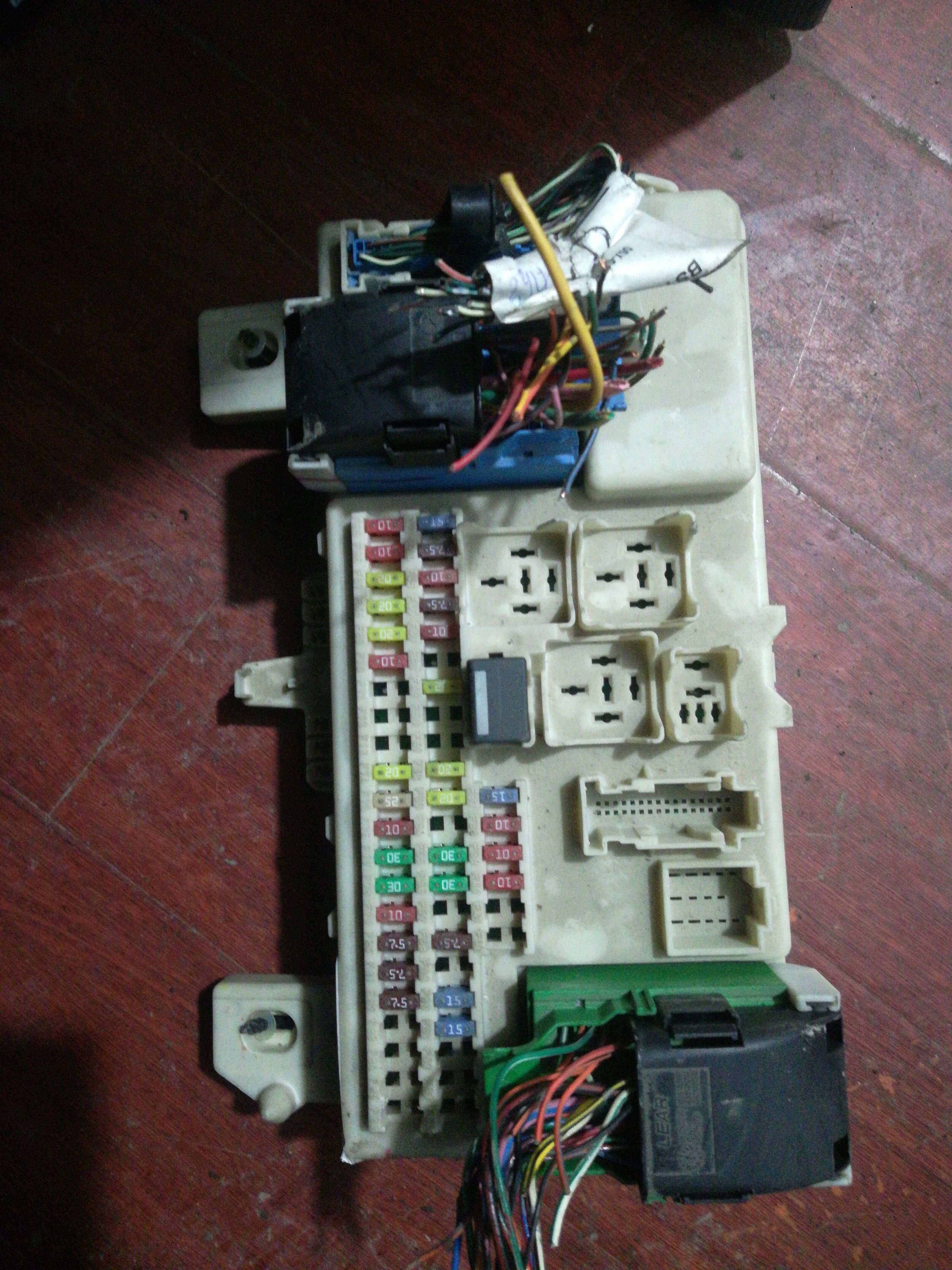 BS1A66730 保险盒