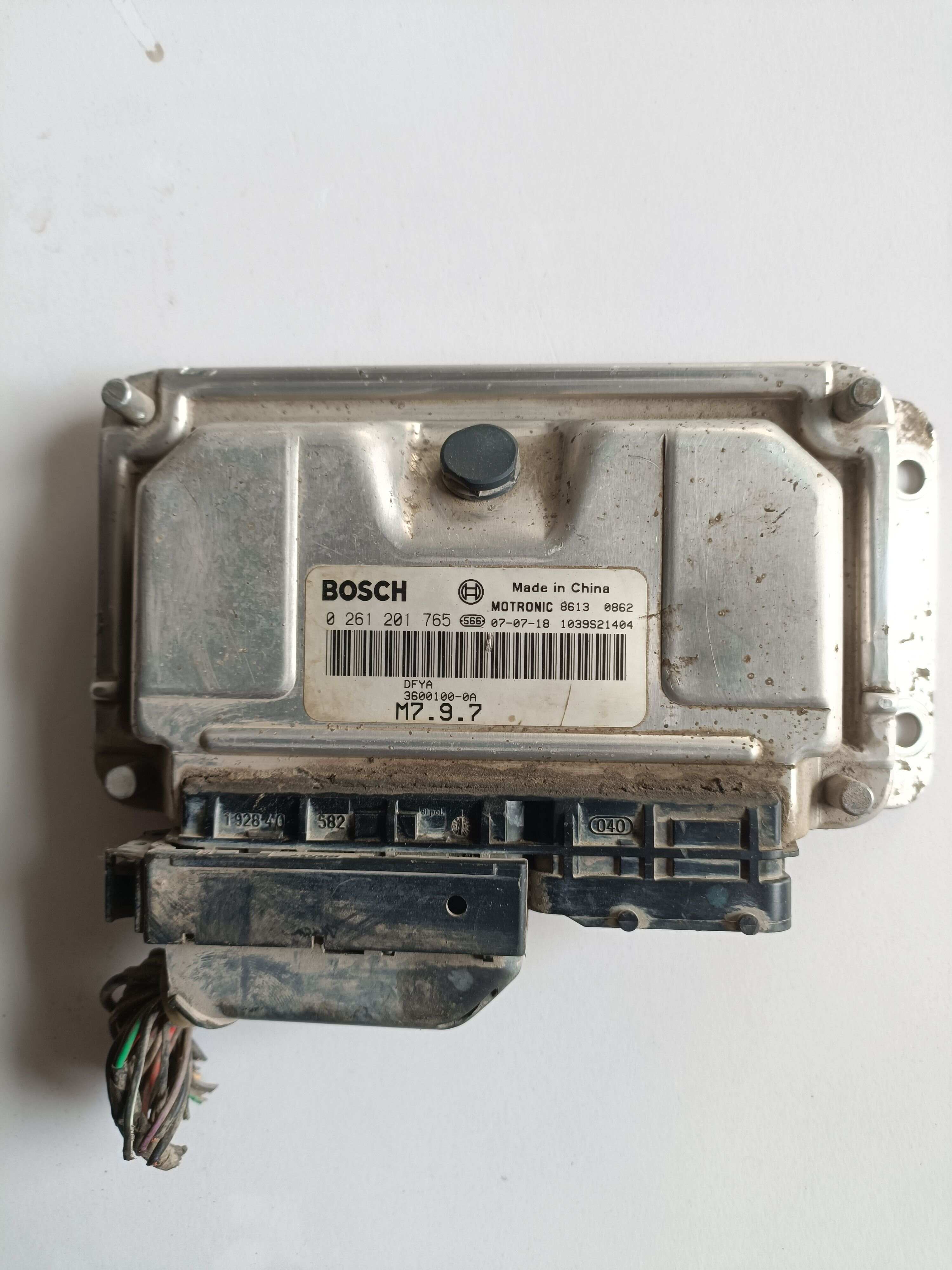 0261201765 Engine Control Unit (ECU)