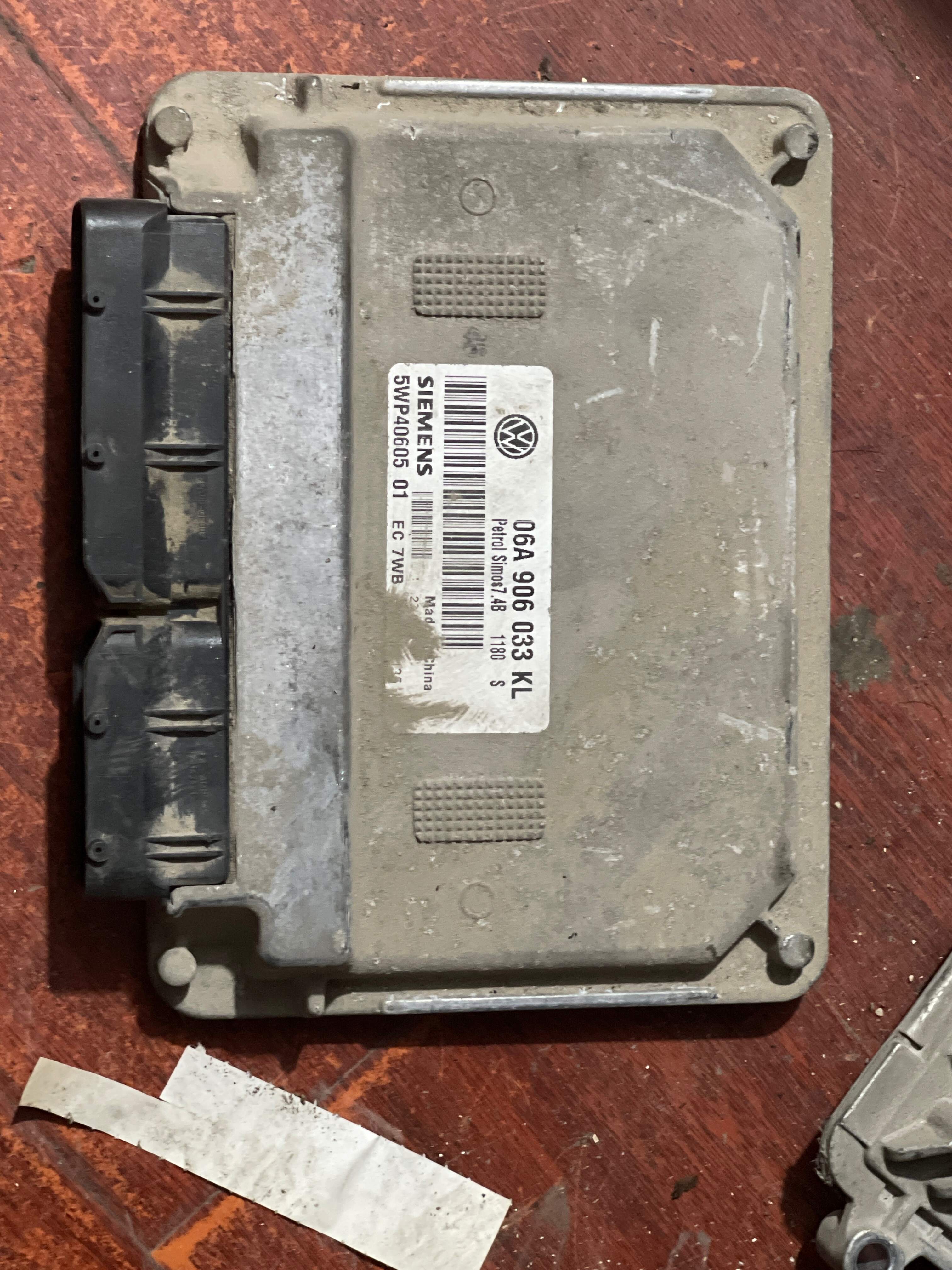 06A906033KL 发动机电脑