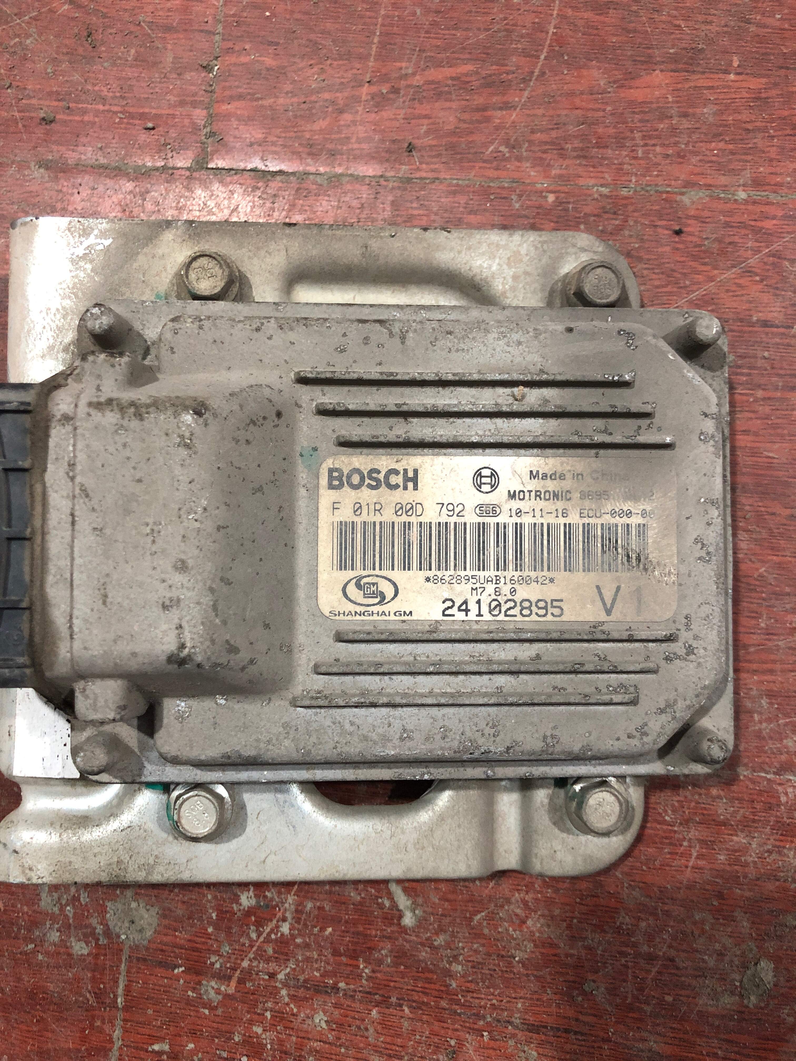 F01R00D792 Engine Control Unit (ECU)