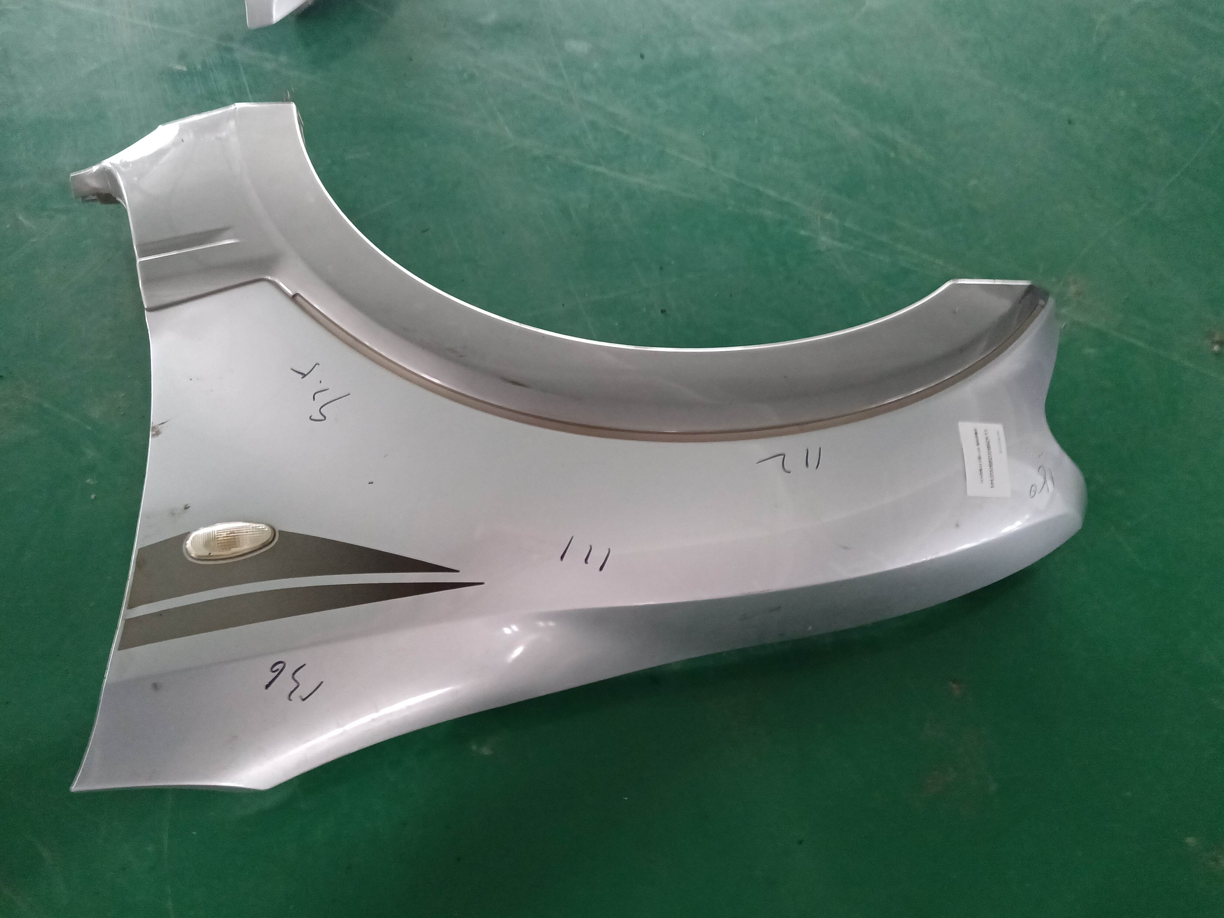 MR535749 Front Fender, Left