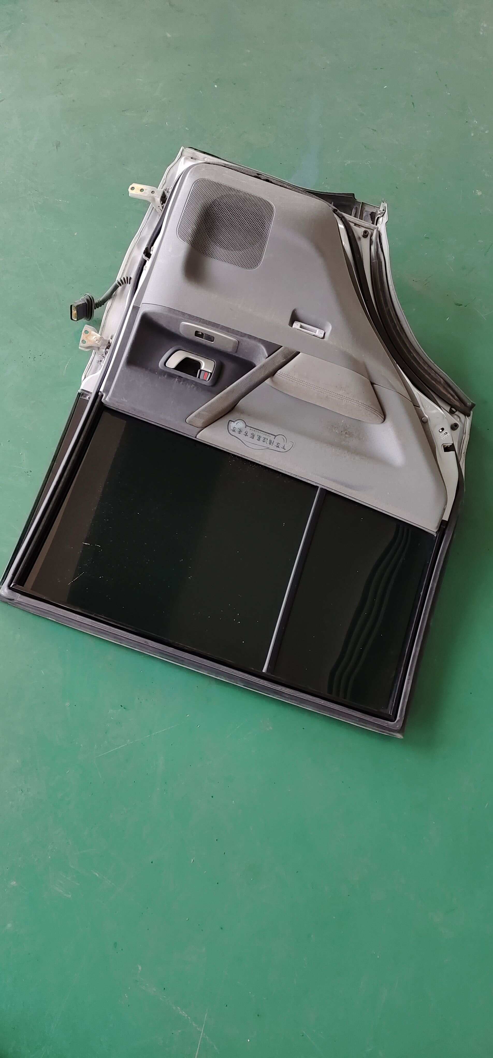 MN186131 Rear Door Shell, Left