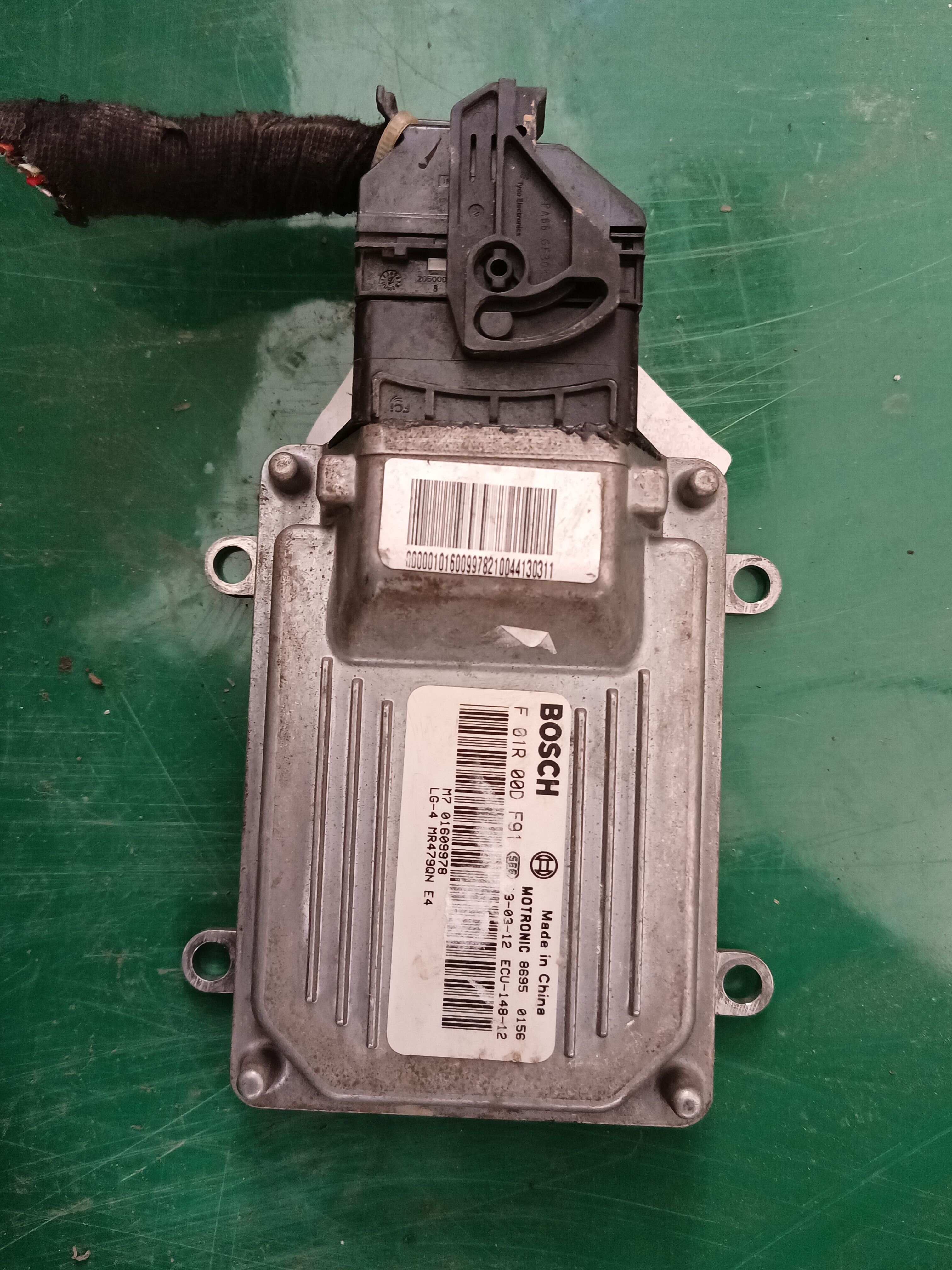 F01R00DF91 Engine Control Unit (ECU)
