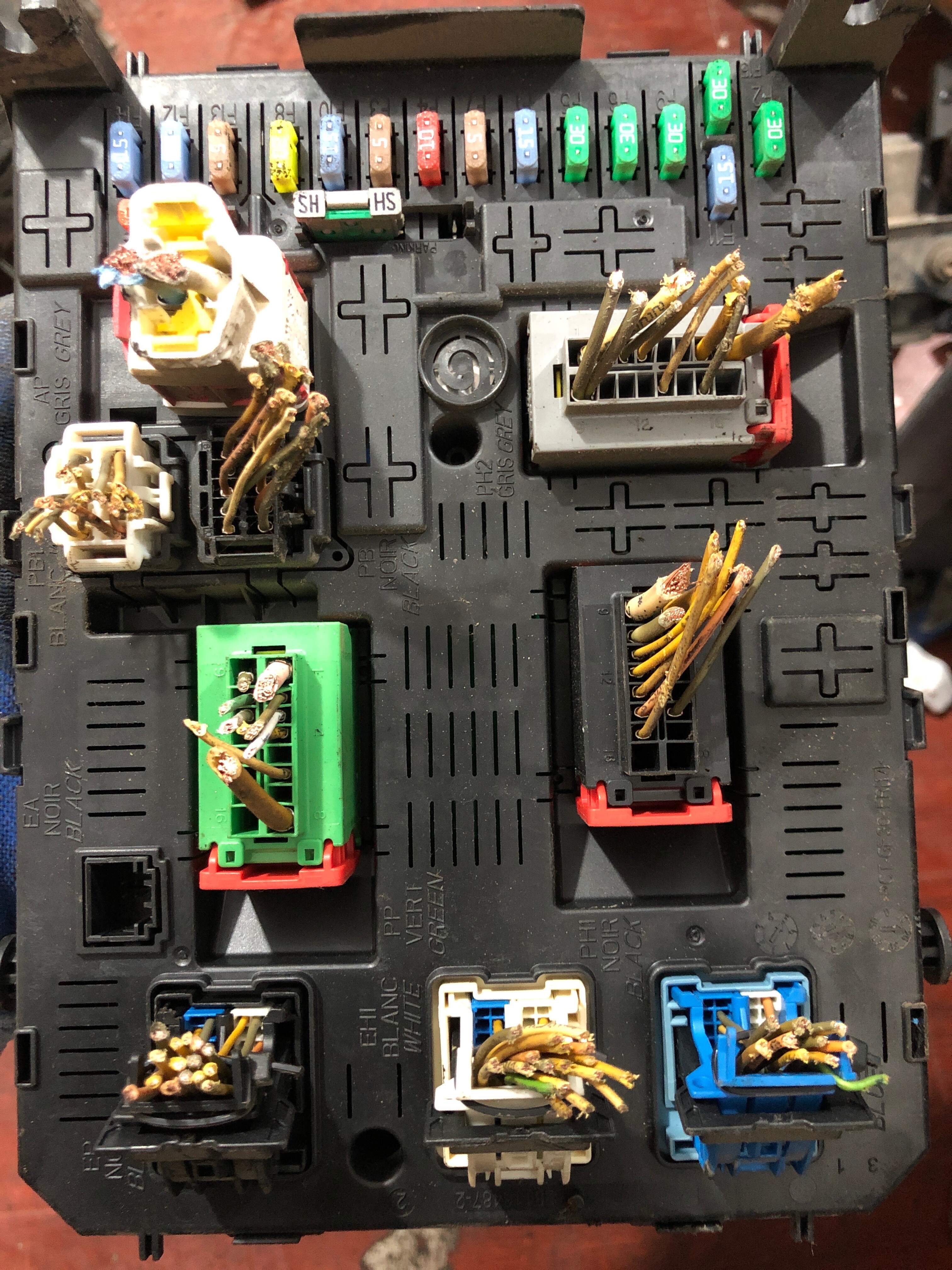 281164872 Fuse Box
