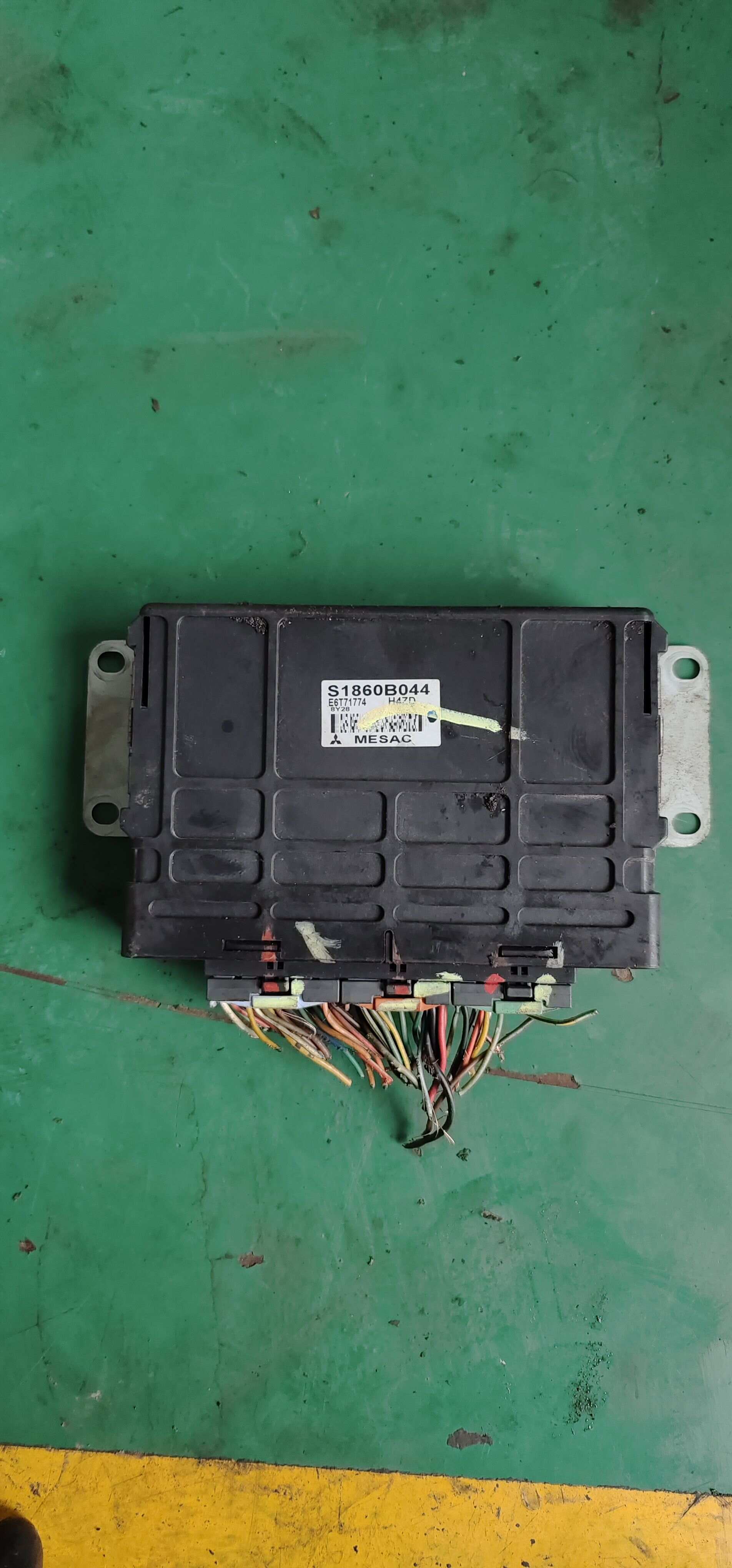 S1860B044 Engine Control Unit (ECU)