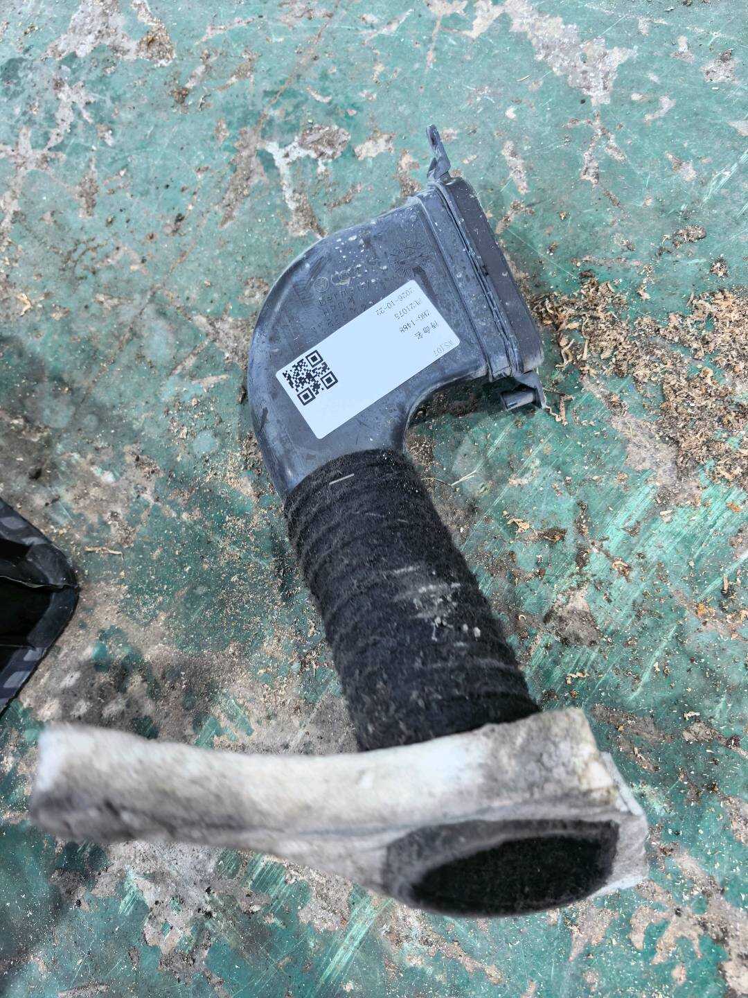 8E0129604G Intake Pipe