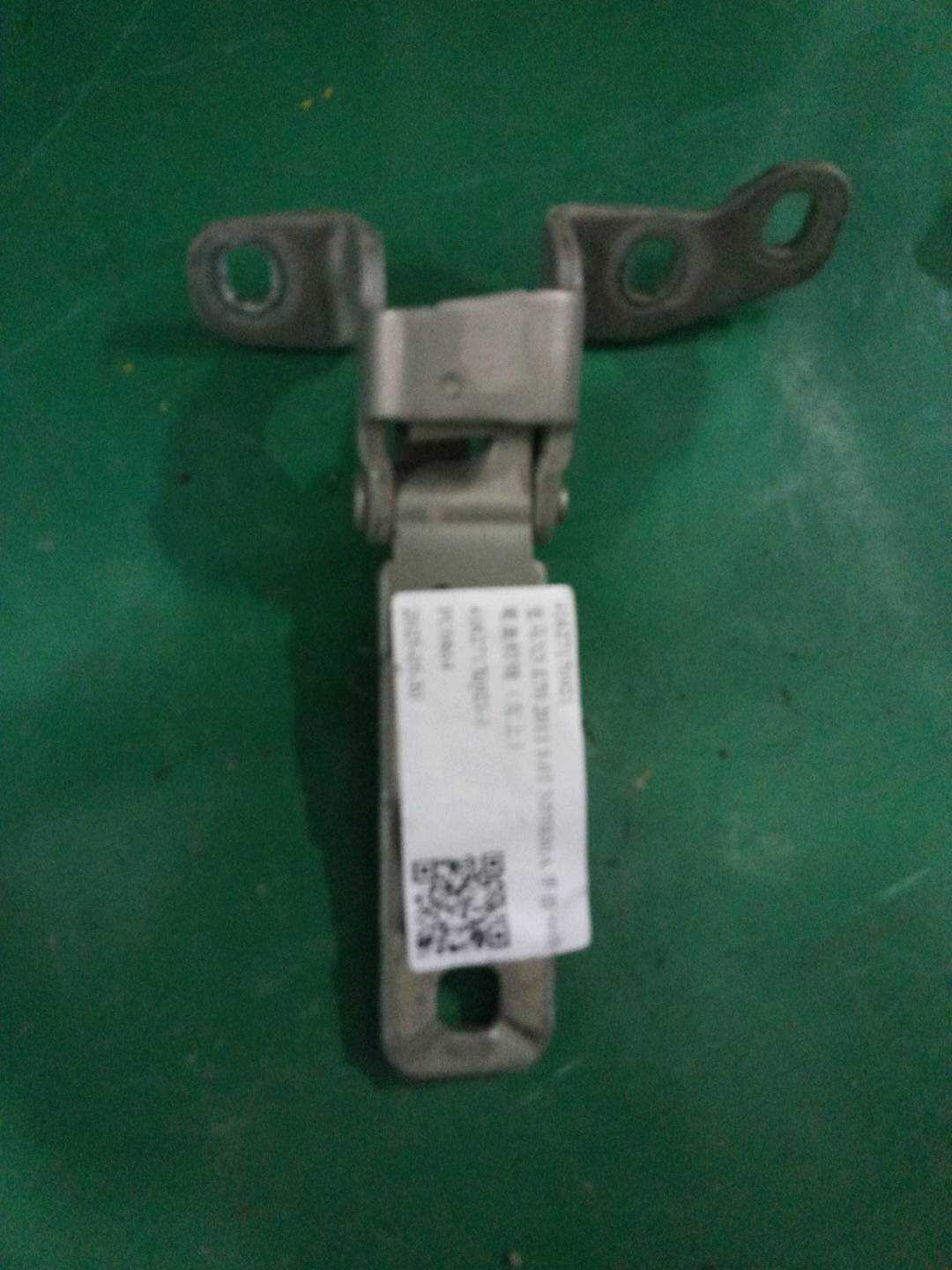 41627170921 尾盖铰链（左上）