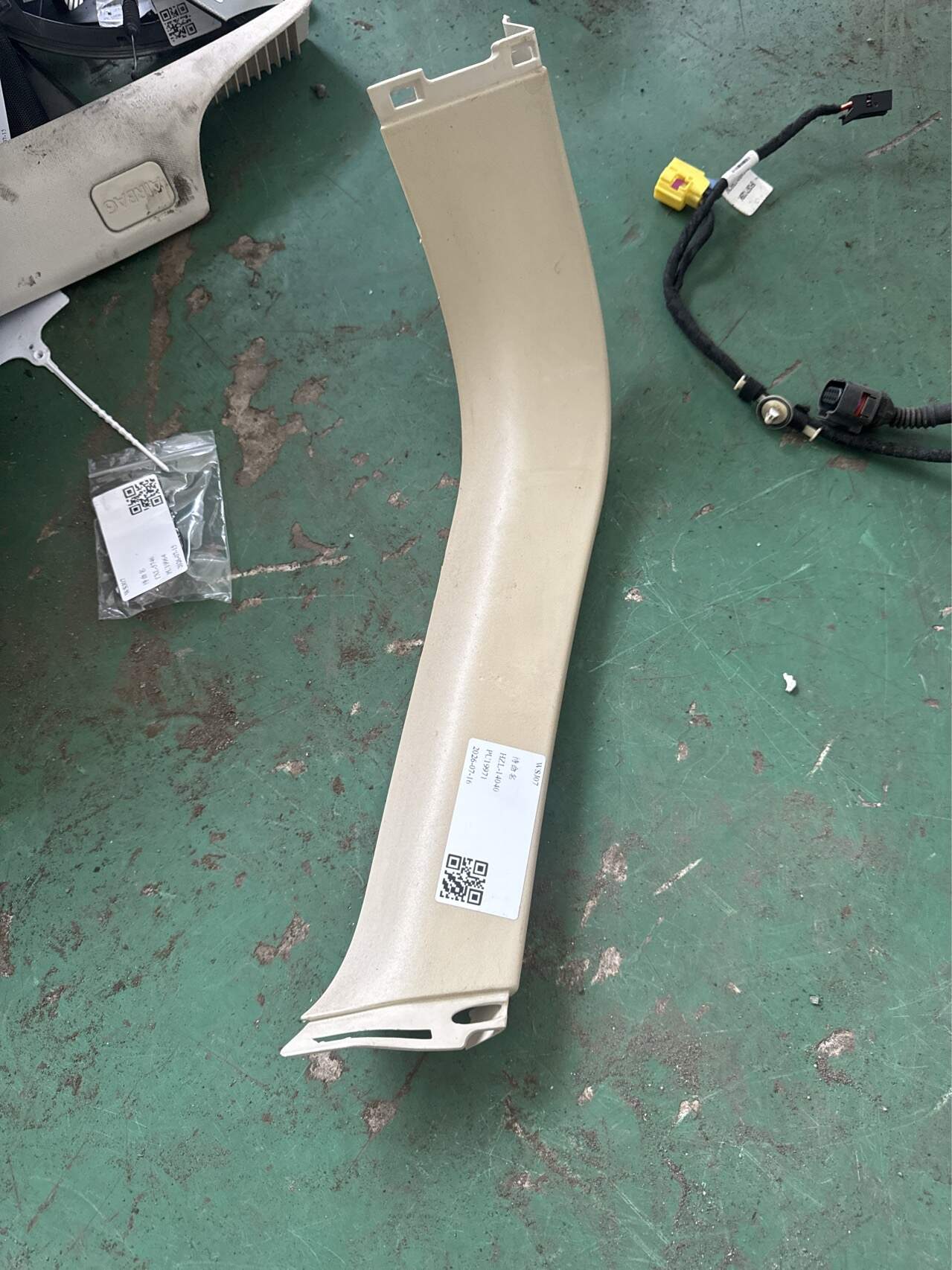 LR029093 Trunk Lid Trim Panel, Right