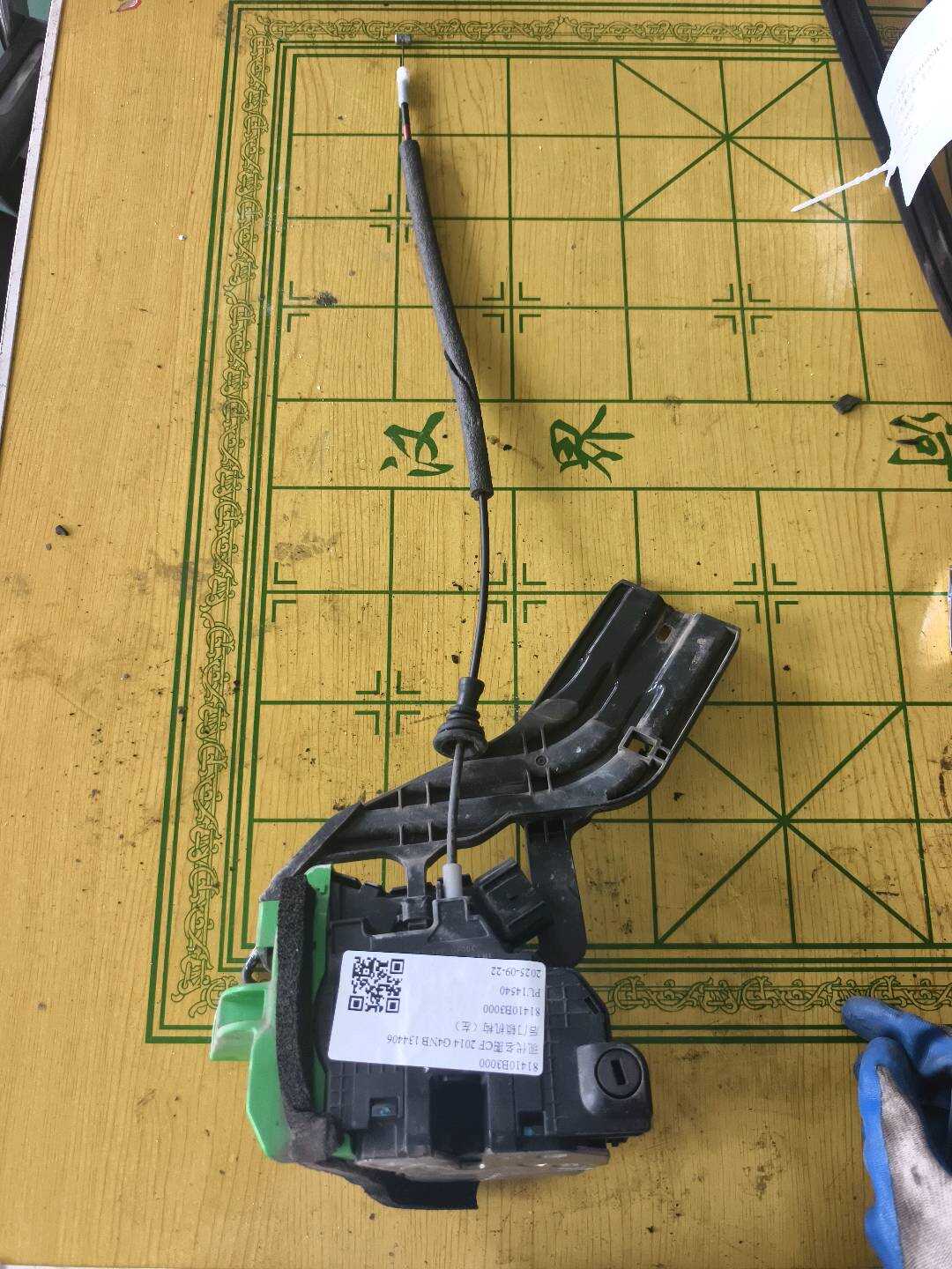81410B3000 后门锁机构(左)