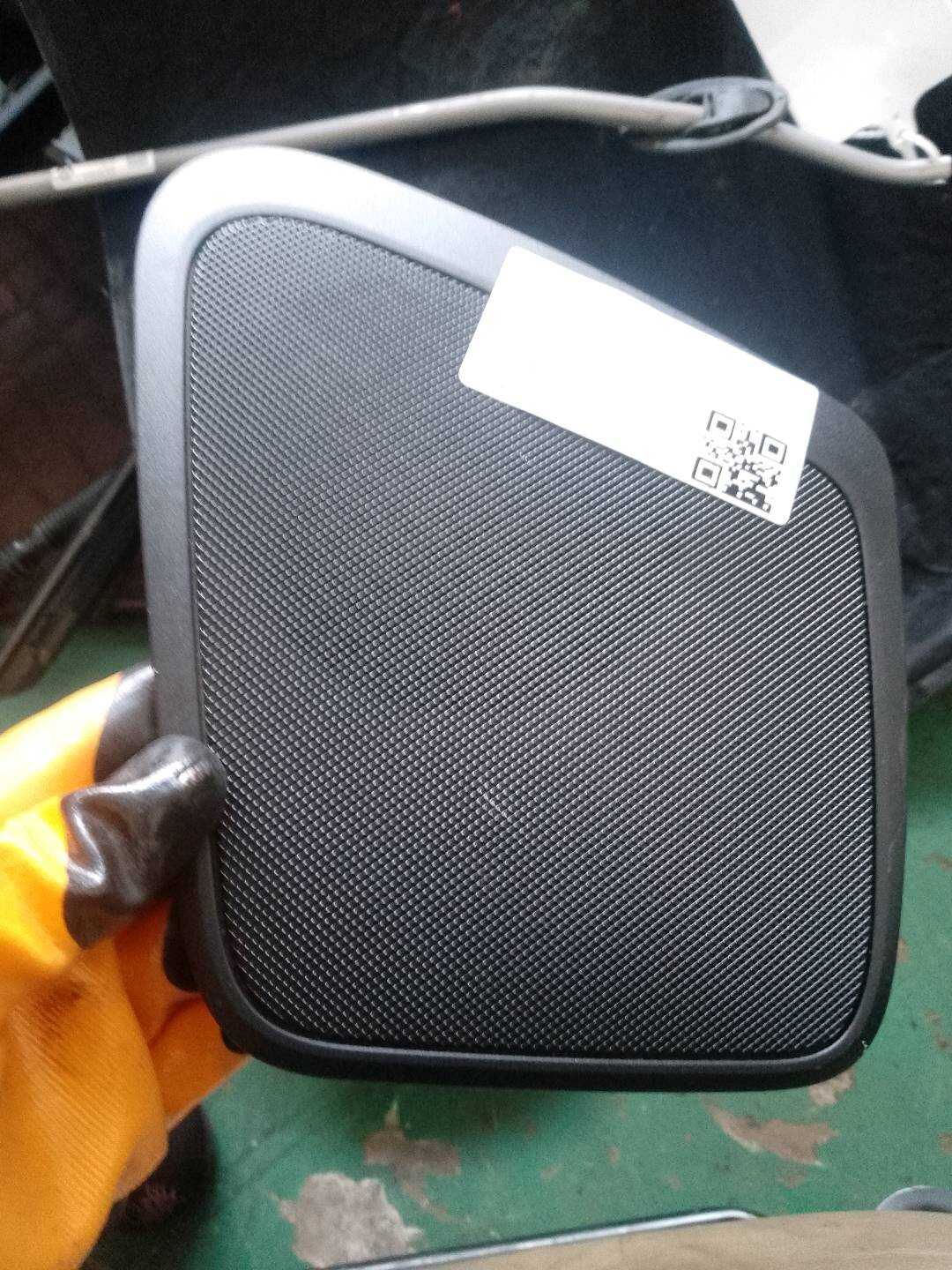 51467351689 后窗台饰板扬声器罩(左)
