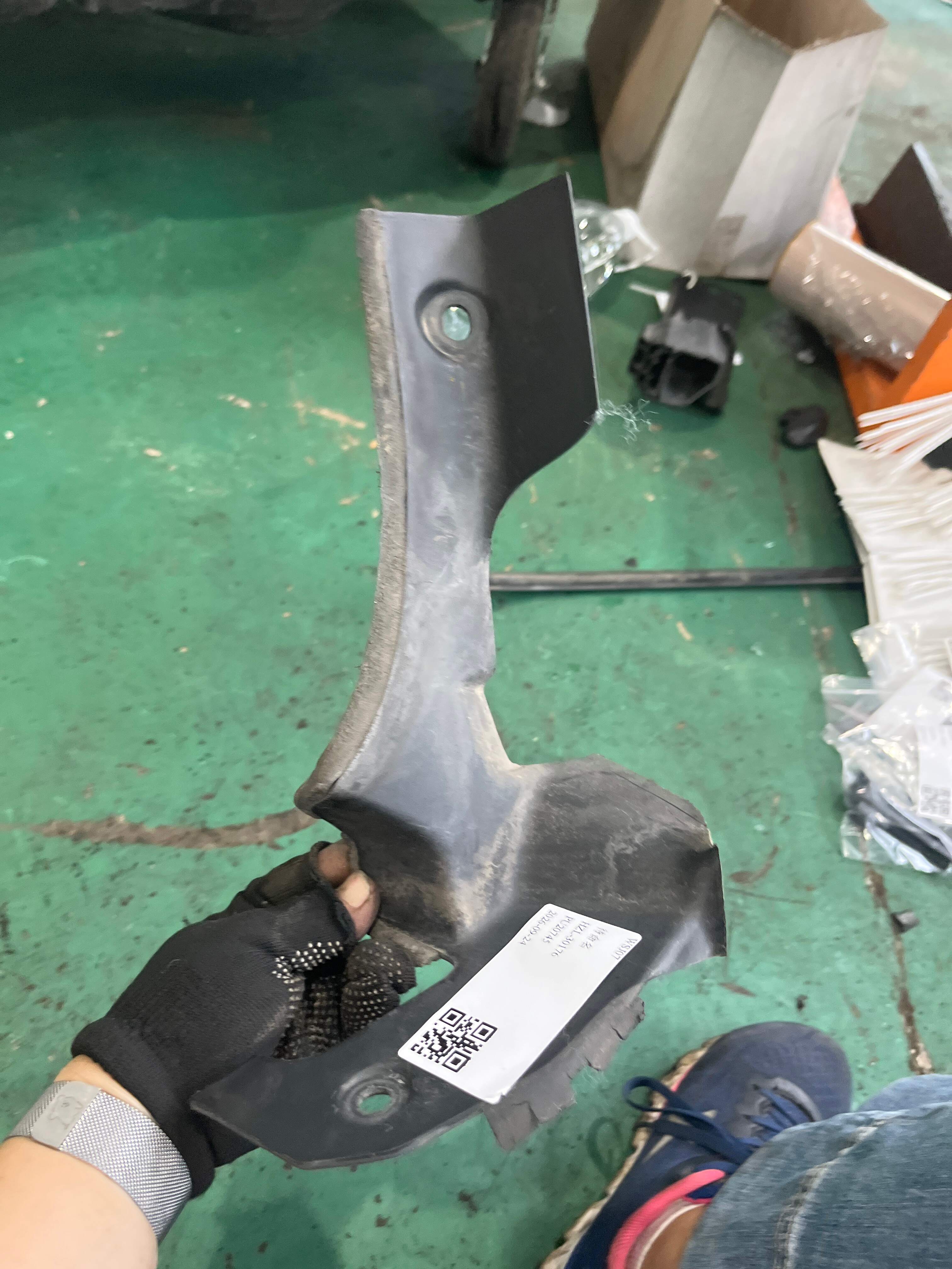 LR027236 Trunk Lid Hinge Cover, Right