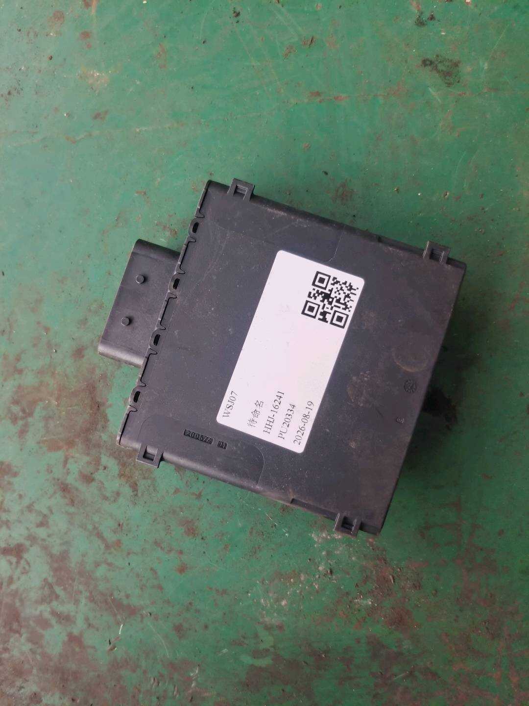 8K0959663D Voltage Regulator