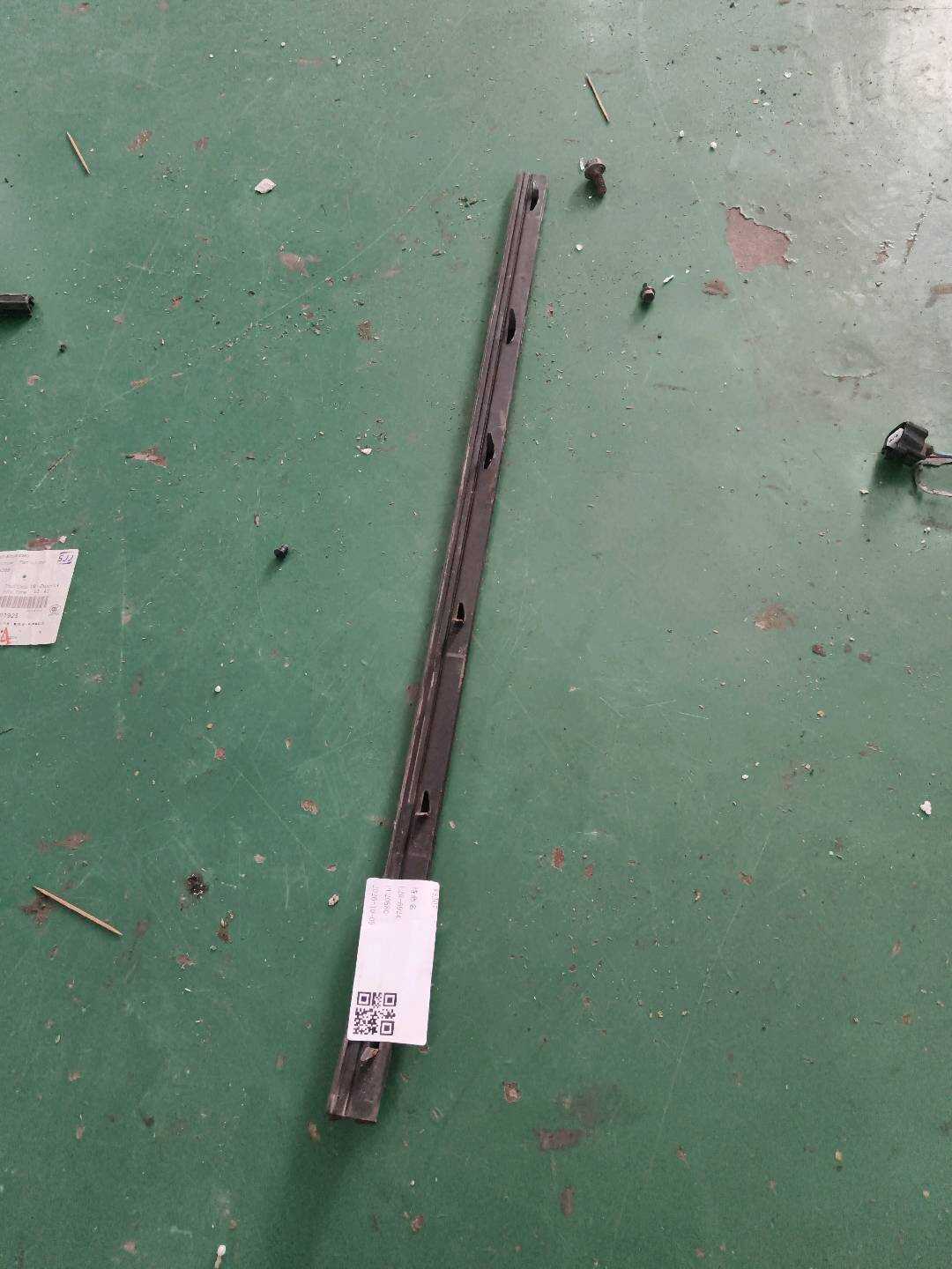 6817402180 后门玻璃压条(左内)