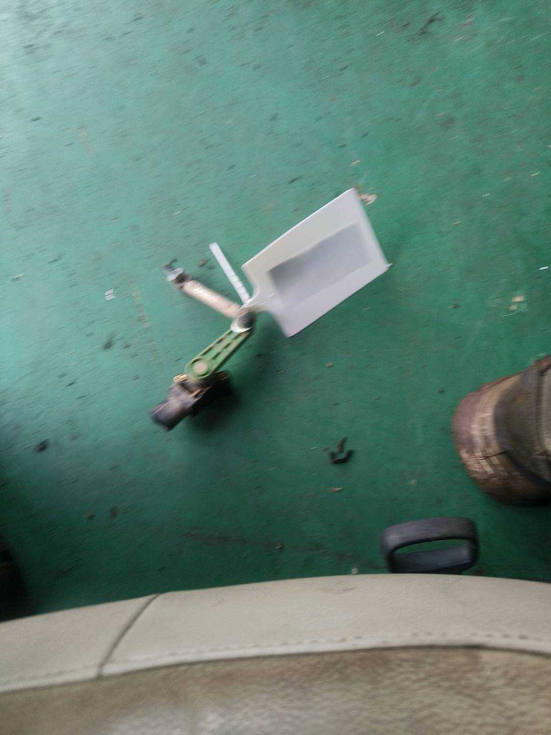 95833107700 车身高度传感器（左后）