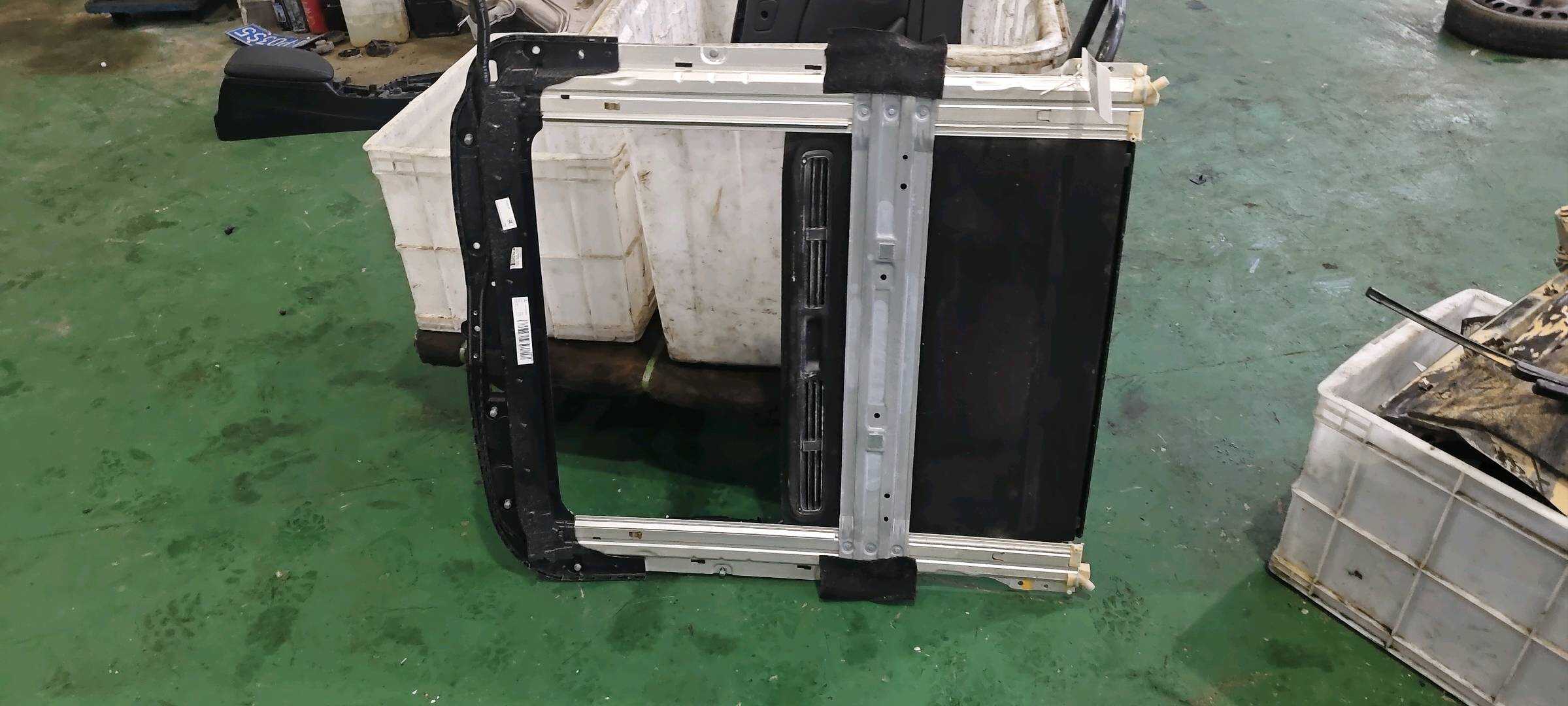 A20578071009F67 天窗底座