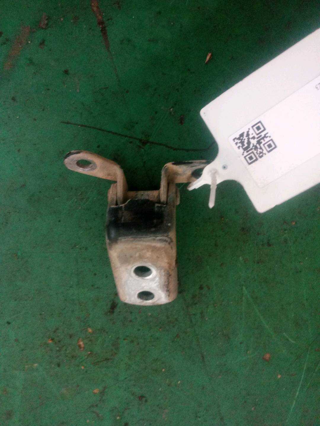 6878033030 后门铰链（左下）