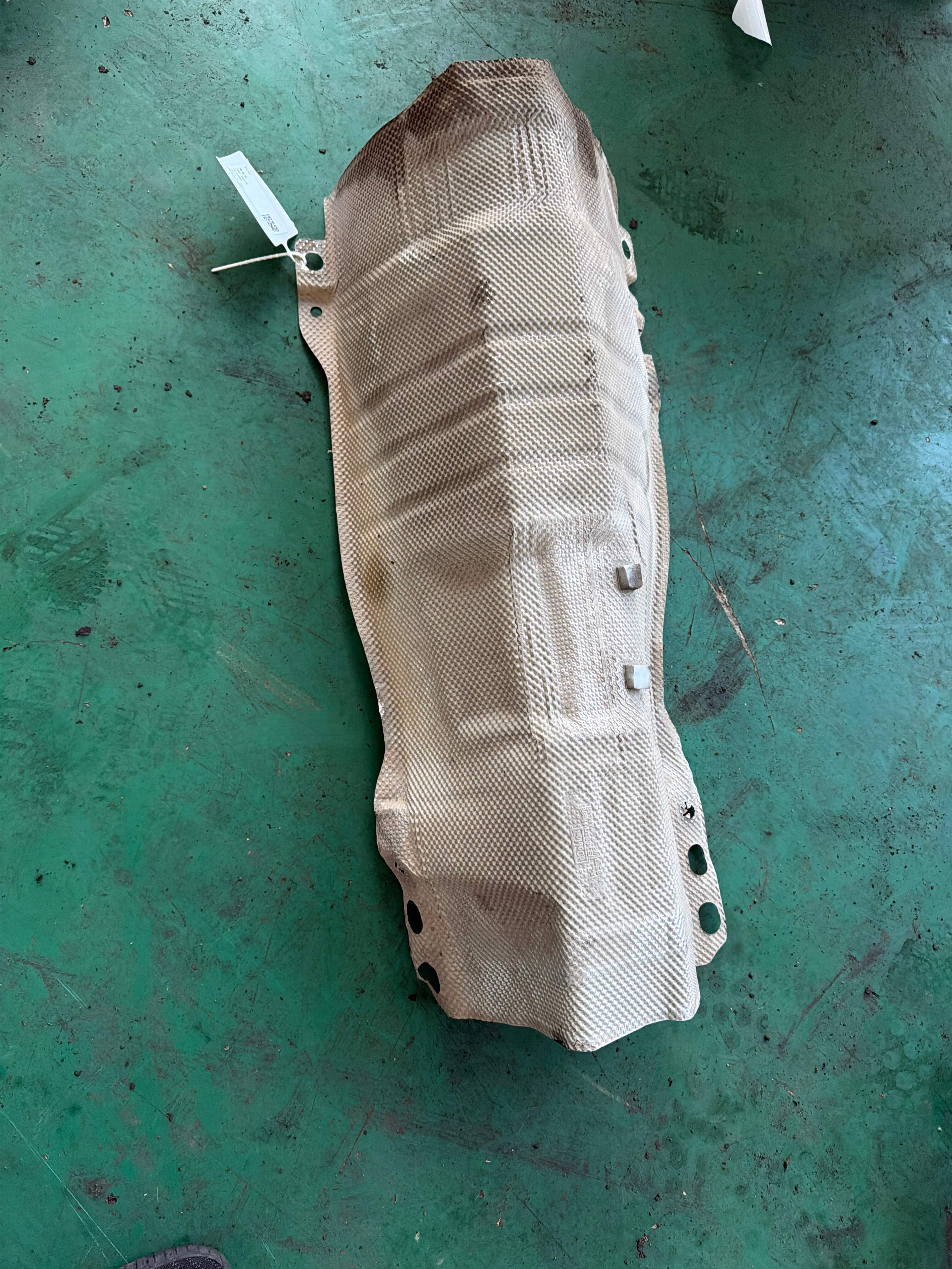 LR000882 Exhaust Pipe Heat Shield, Center