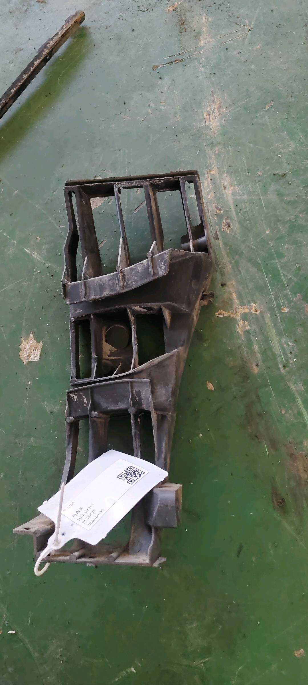 A2218850363 后保险杠导向件支架(左)