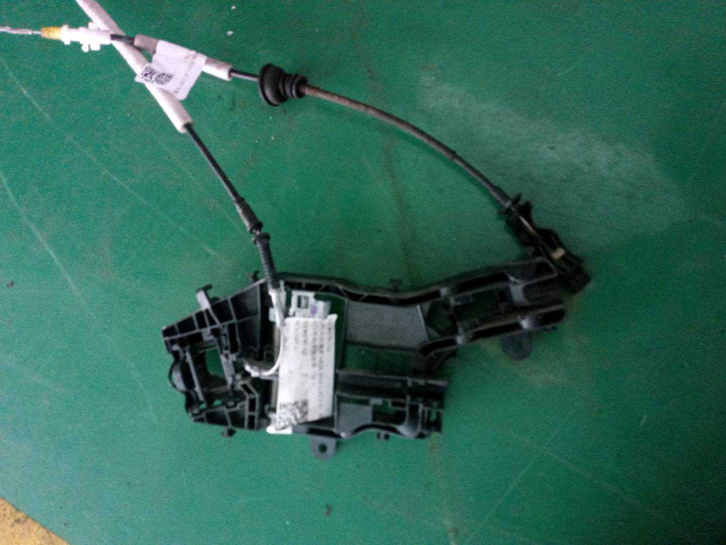 5GD837811Q 后门外拉手固定框(左)