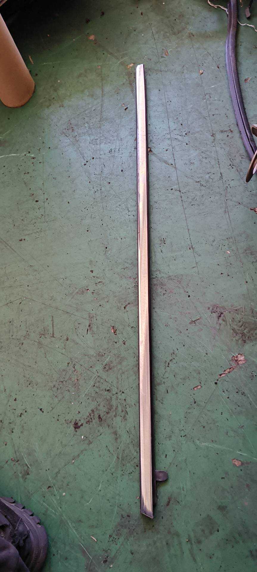 9802262480 后门玻璃压条(左外)